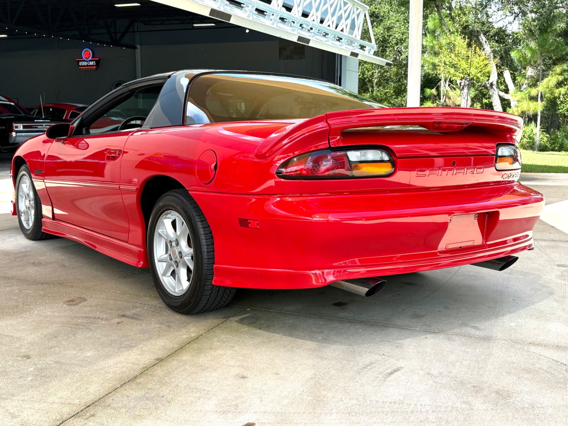 Vehicle photo 10