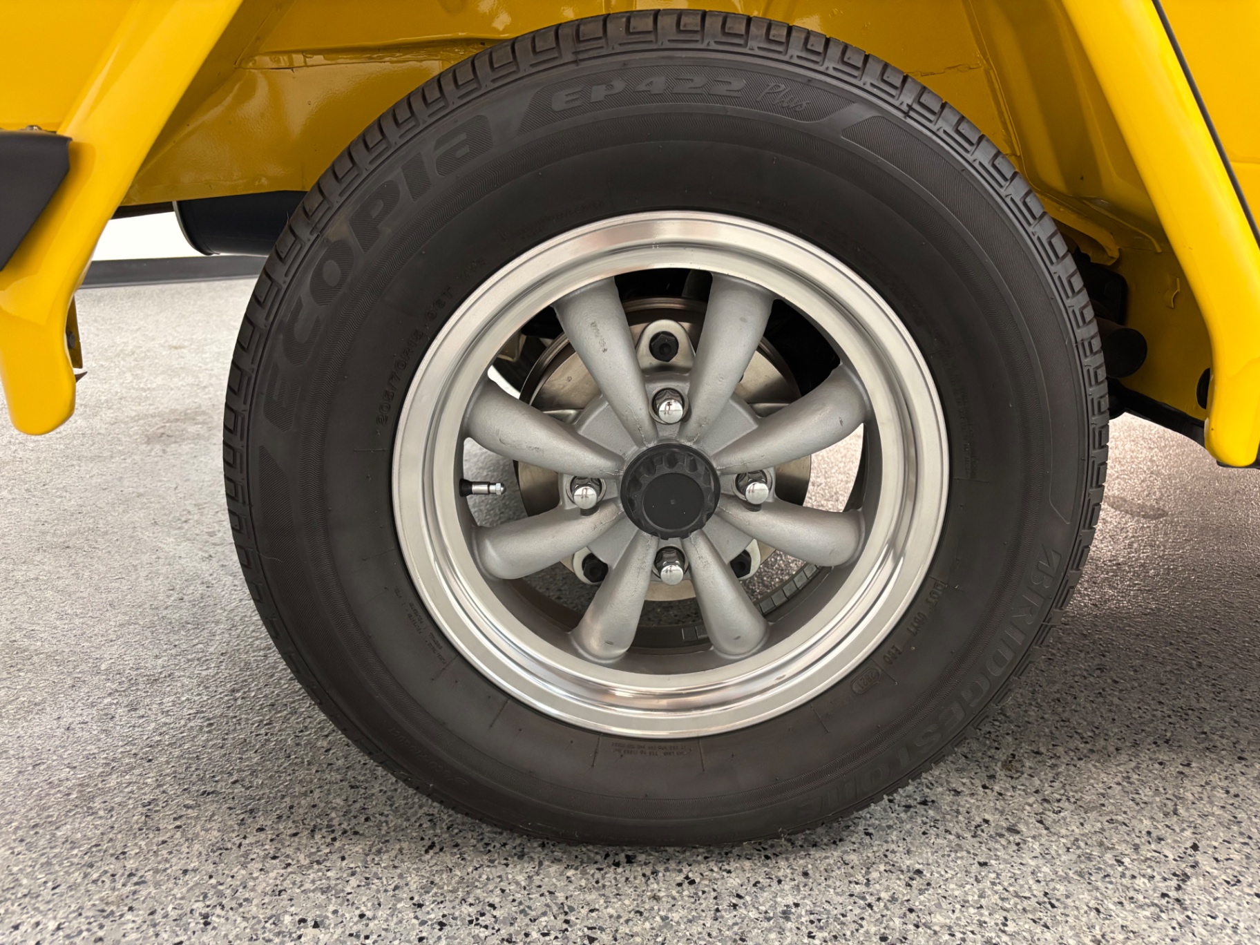 Vehicle photo 12