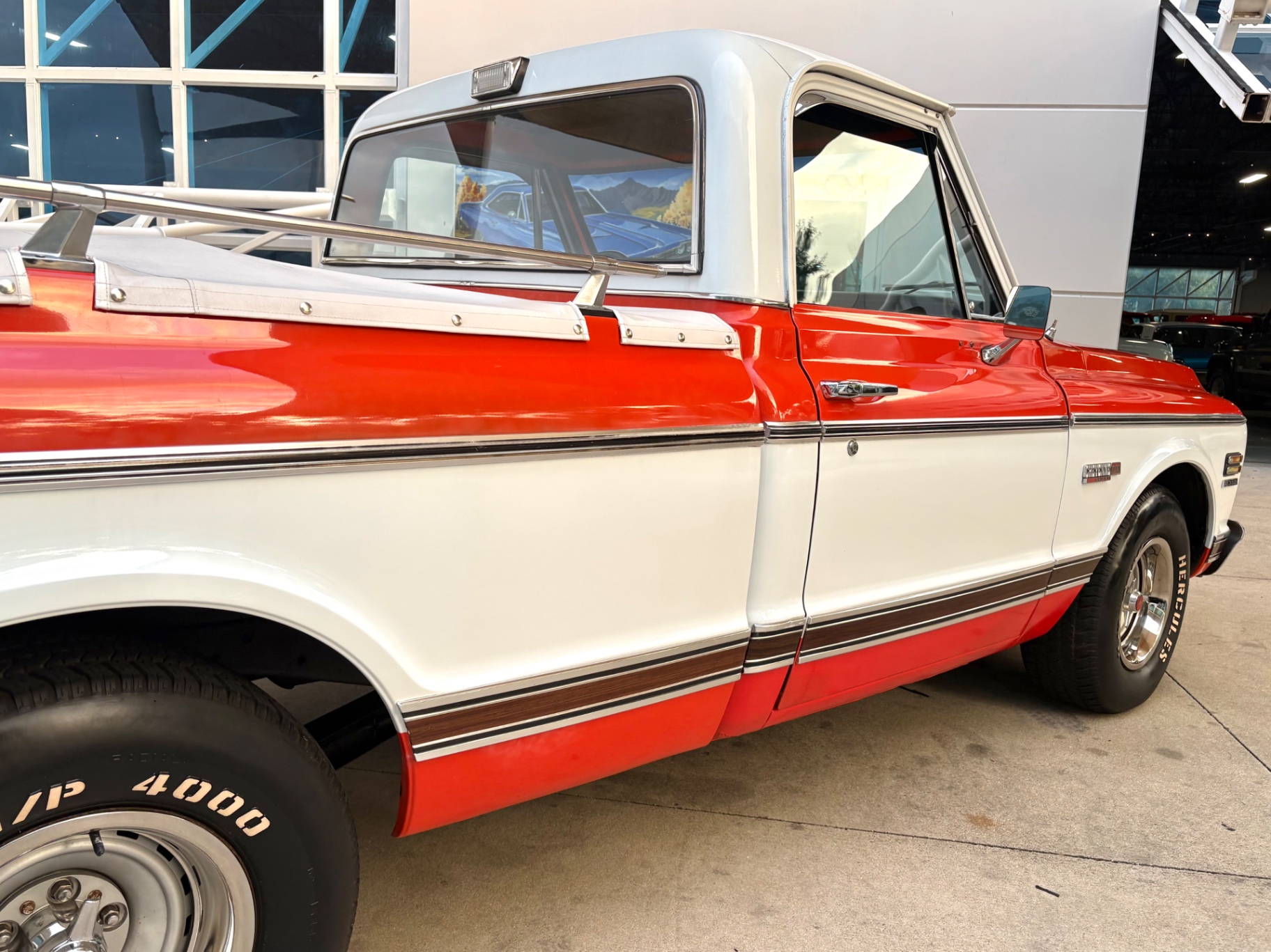 Vehicle photo 17