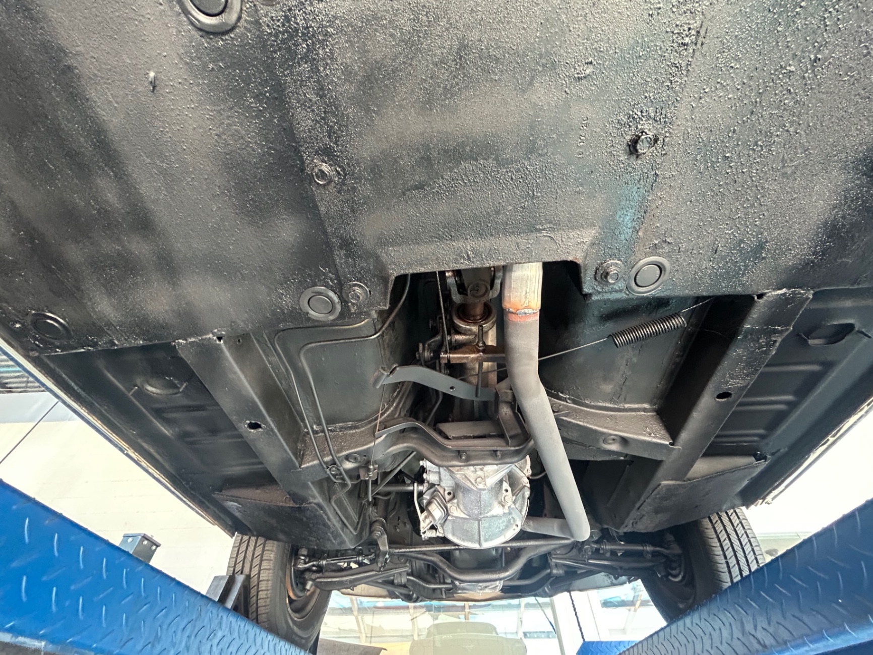 Vehicle photo 34
