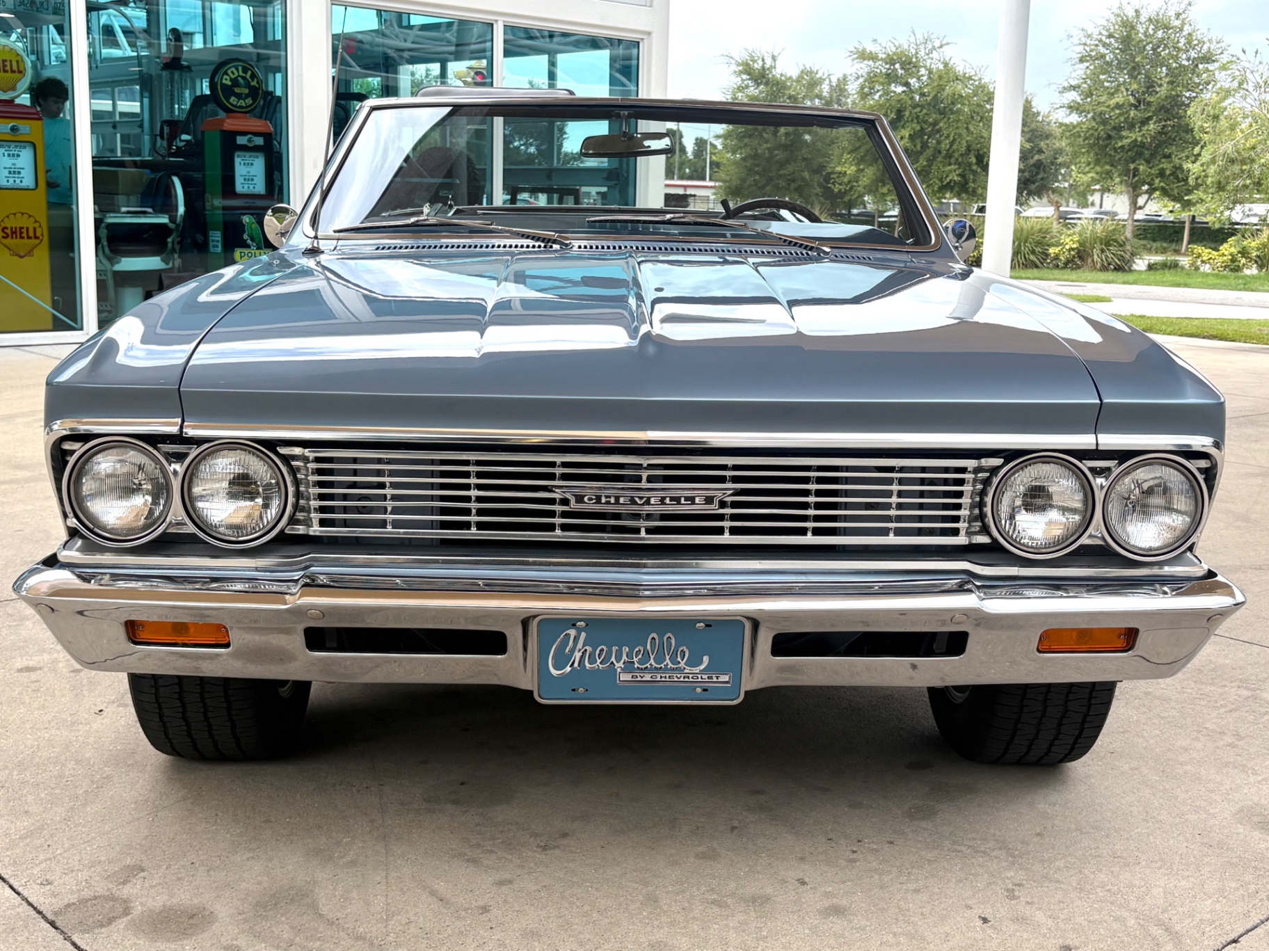 Vehicle photo 2