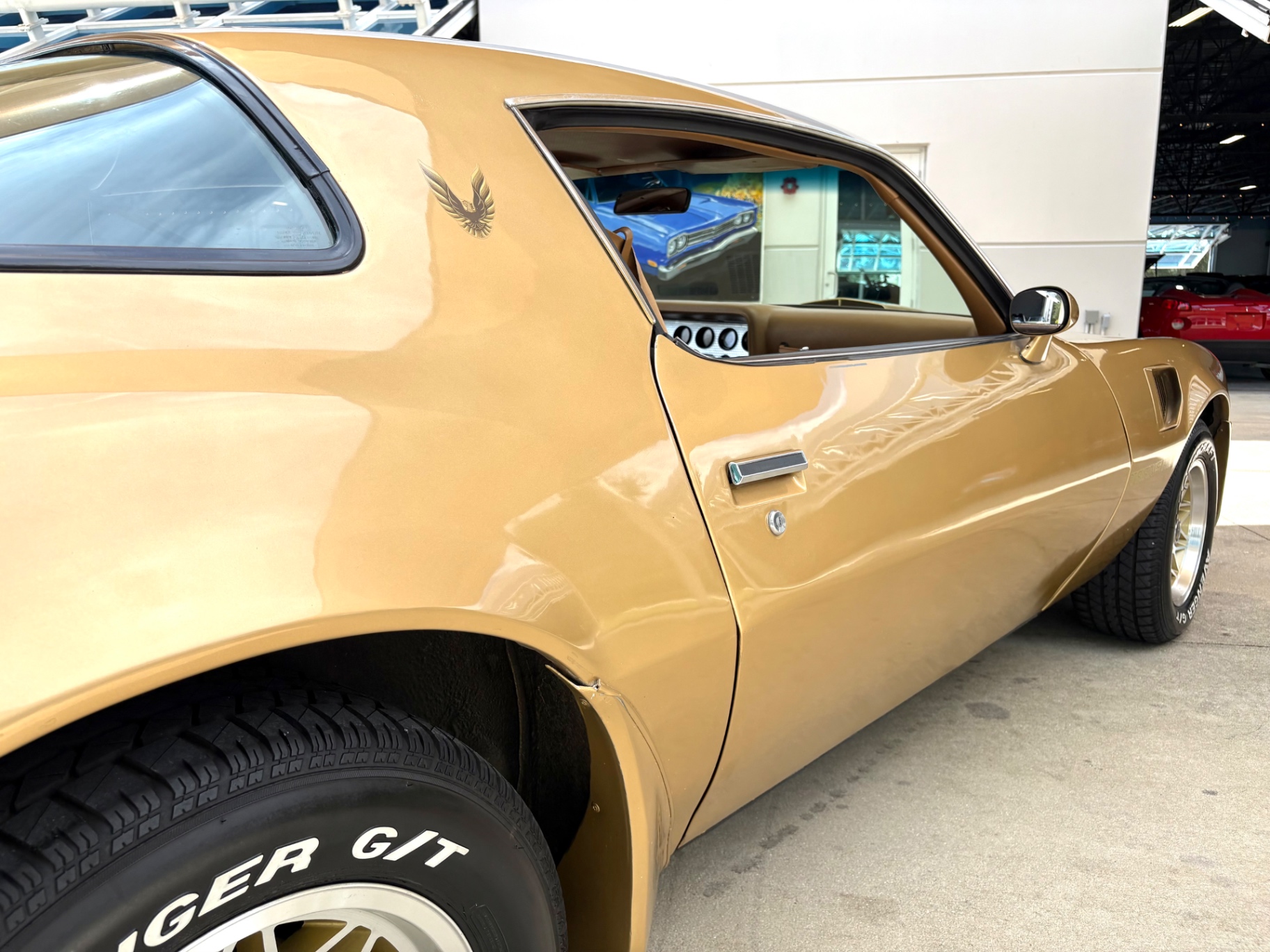 Vehicle photo 16