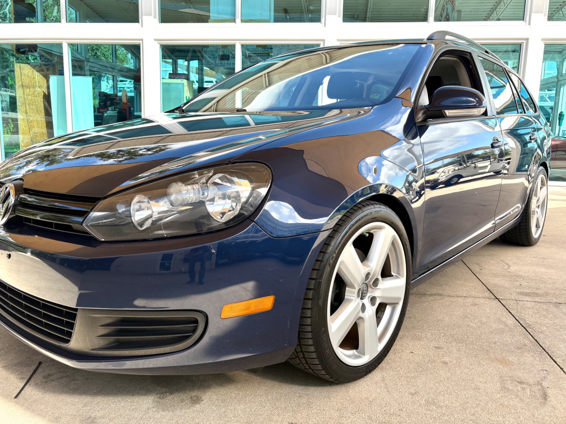 Vehicle photo 12