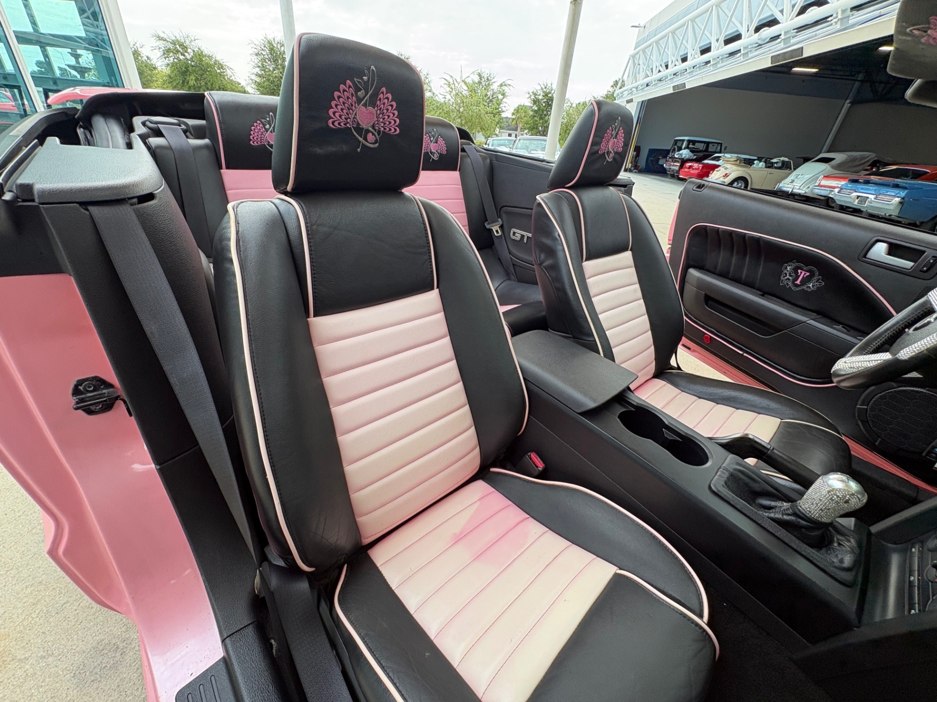 Vehicle photo 46