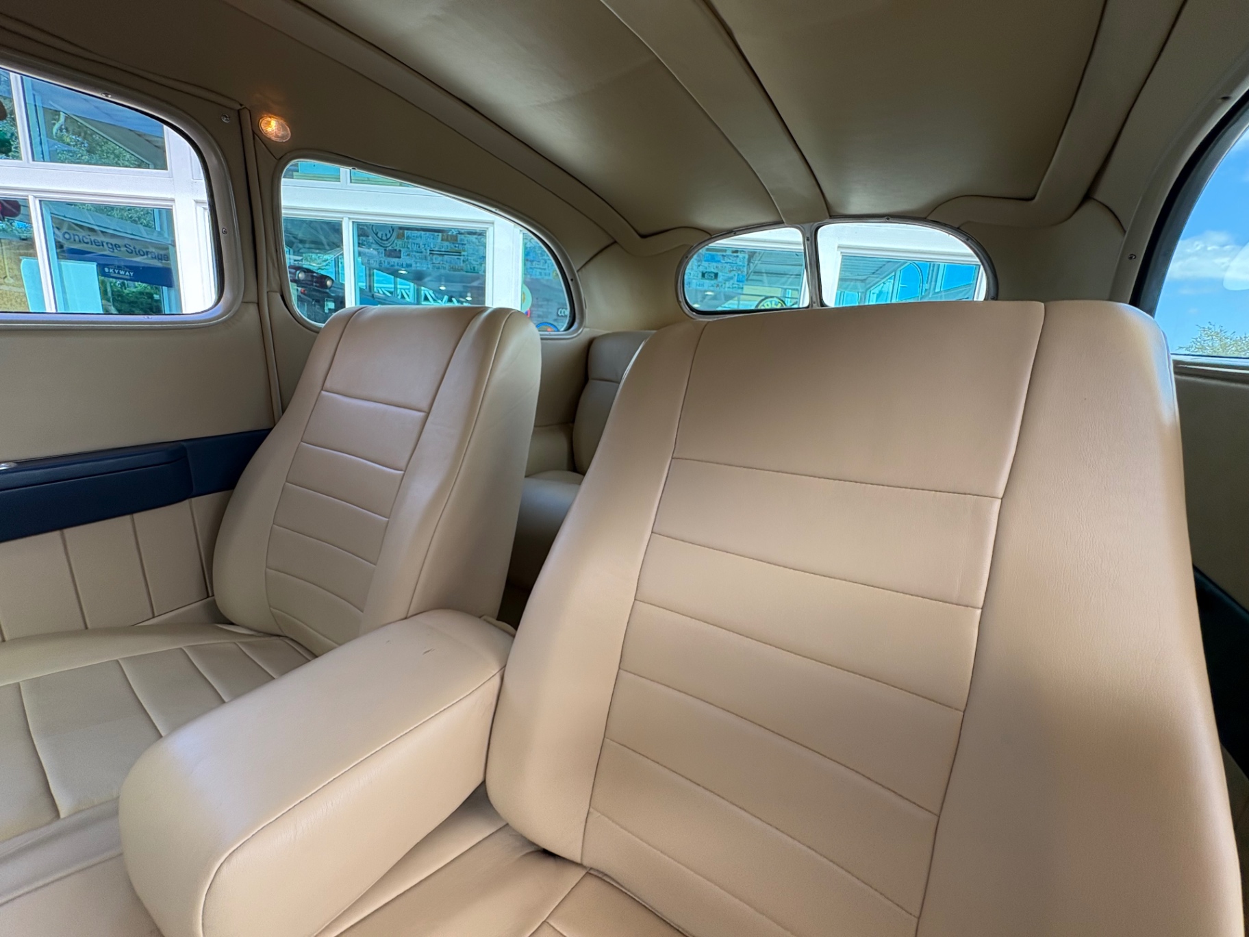Vehicle photo 30