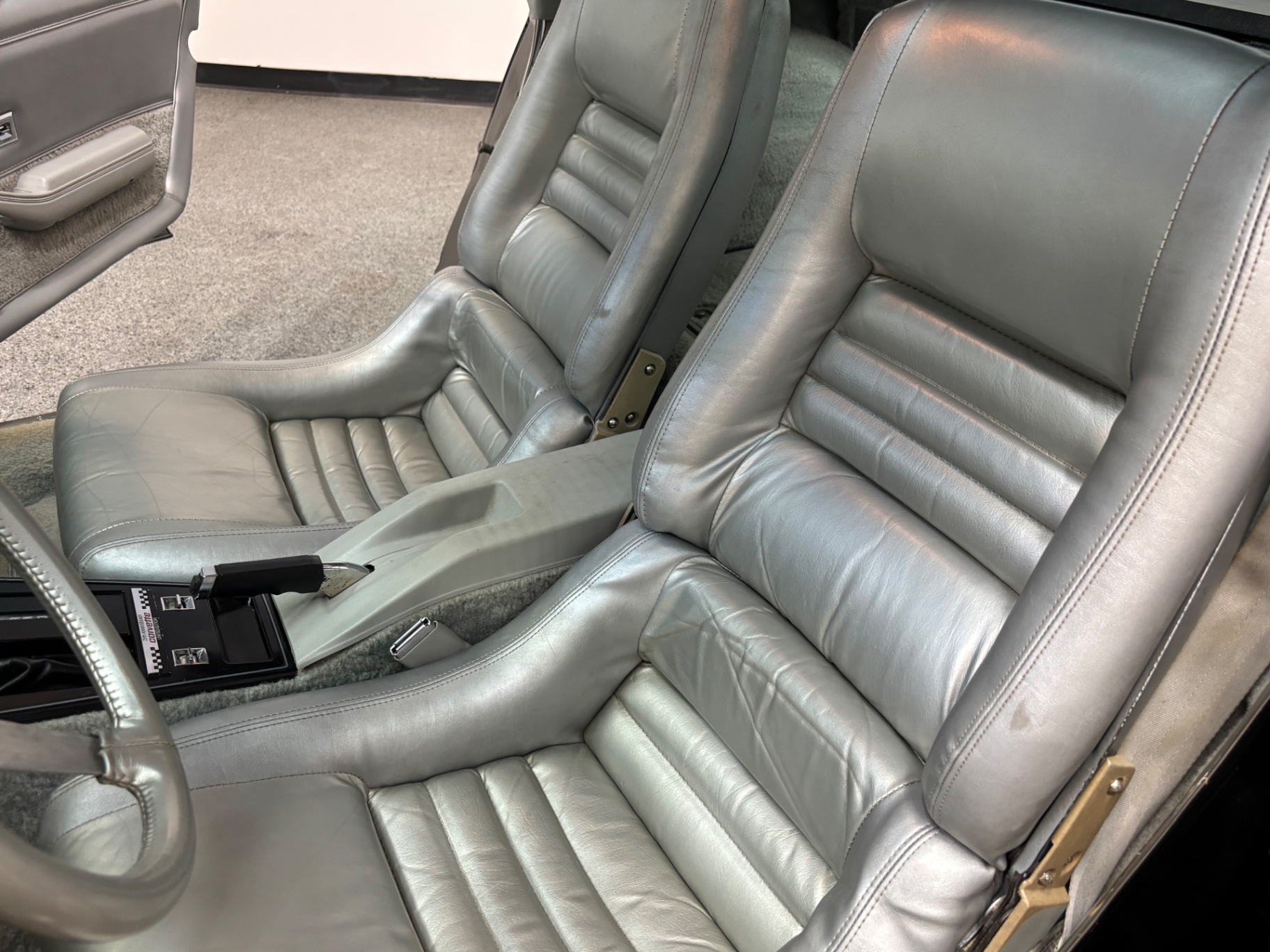 Vehicle photo 23