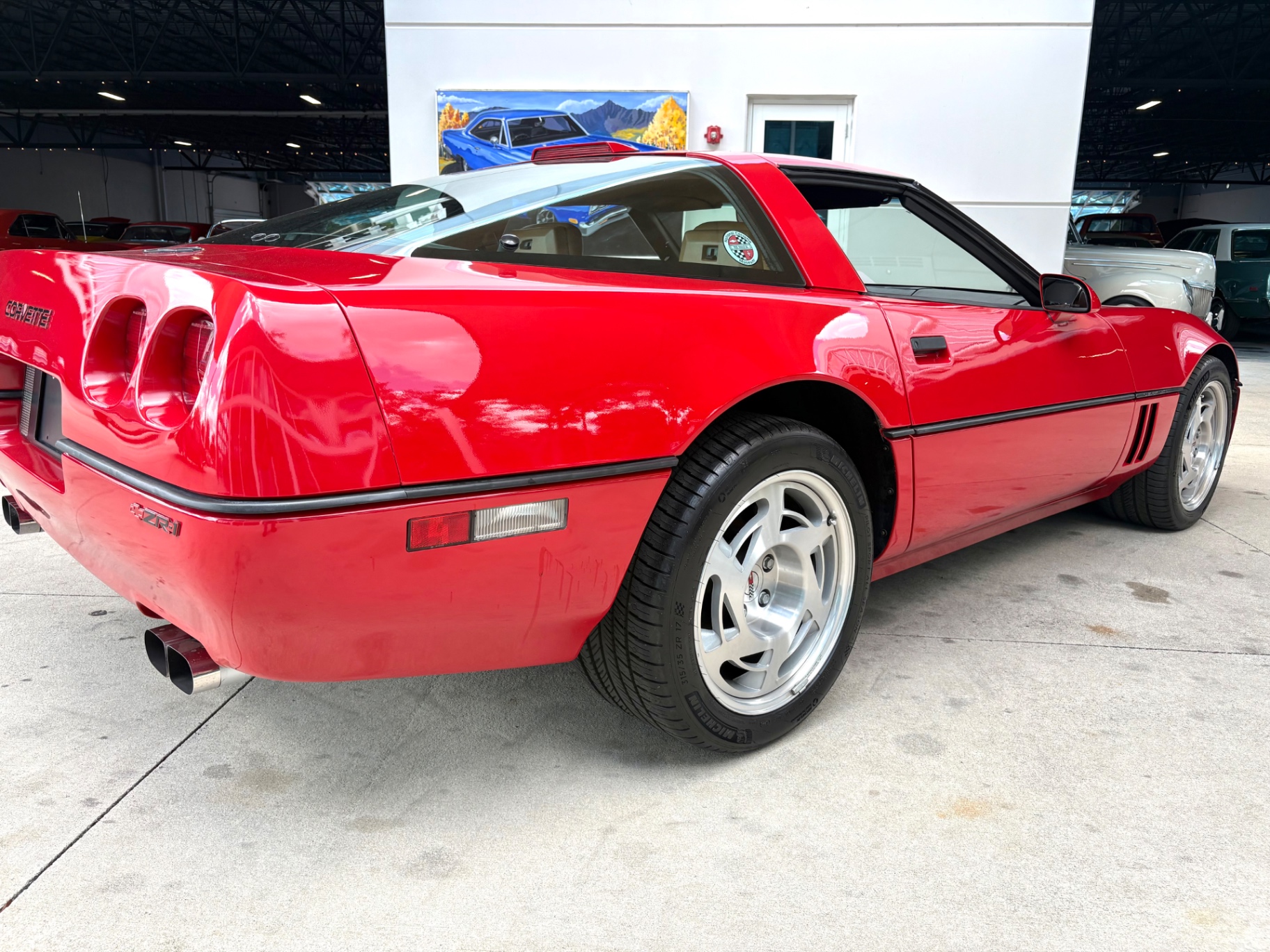 Vehicle photo 17