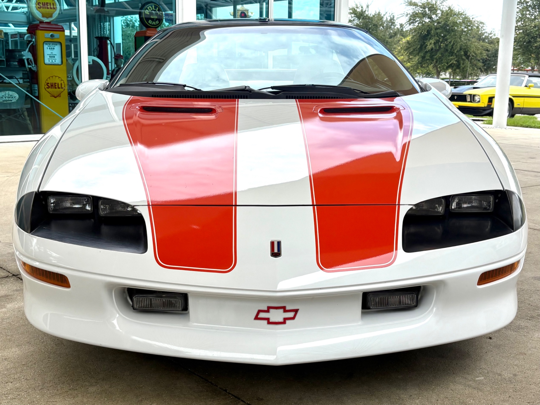 Vehicle photo 2
