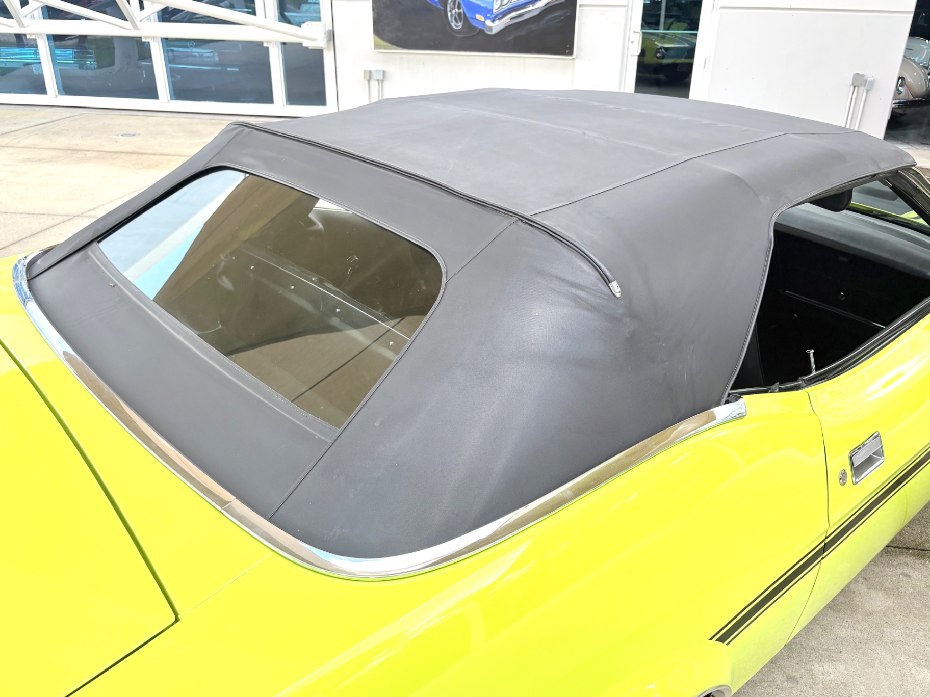 Vehicle photo 26
