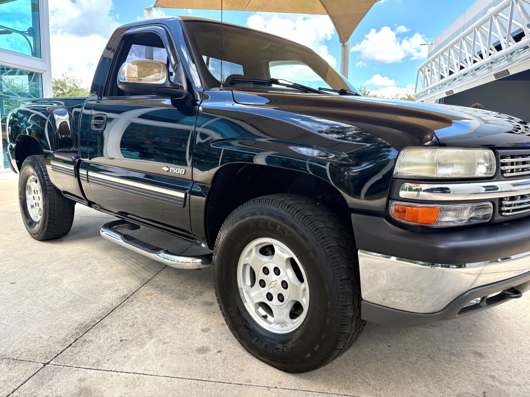 Vehicle photo 18