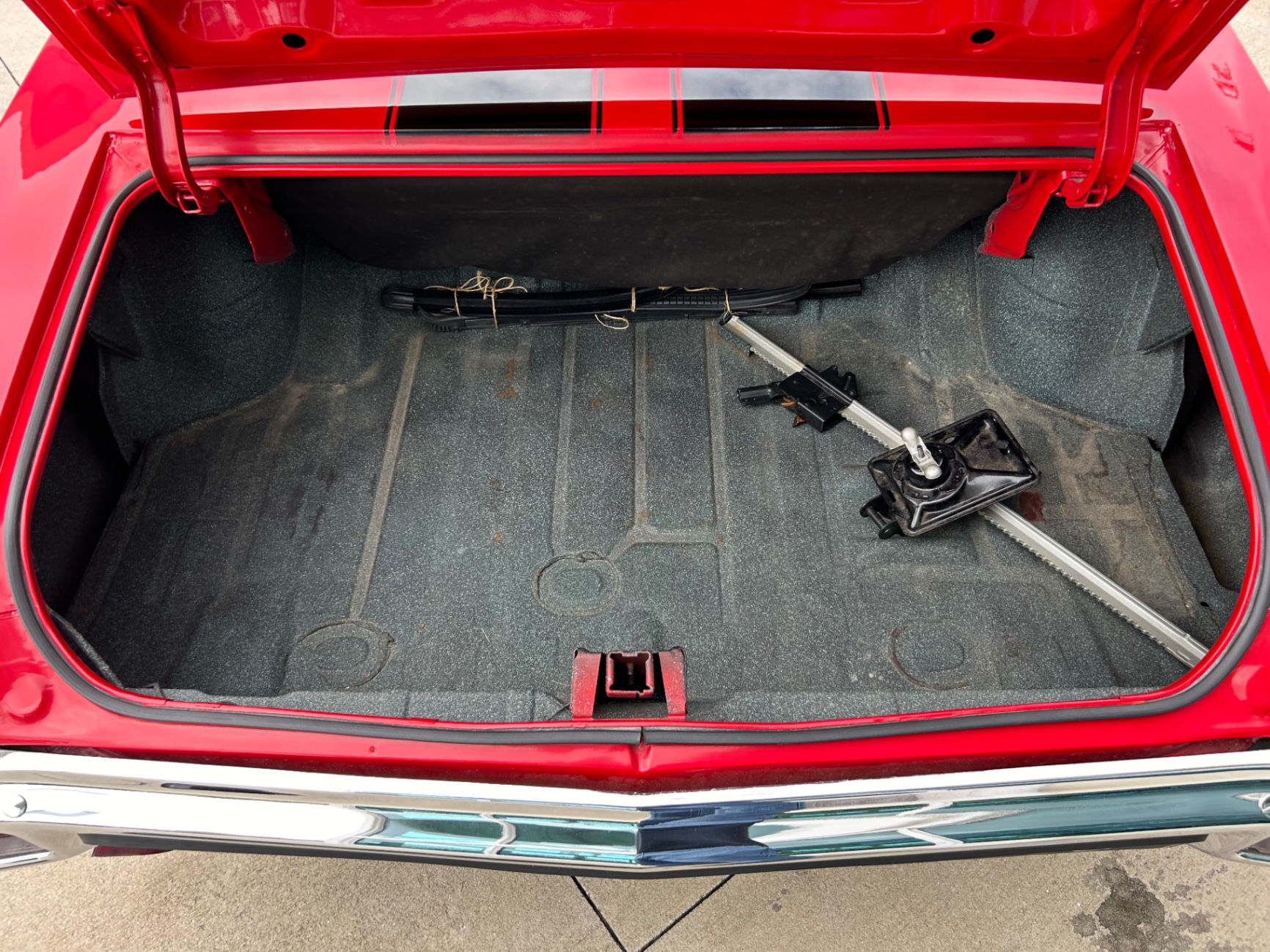 Vehicle photo 8