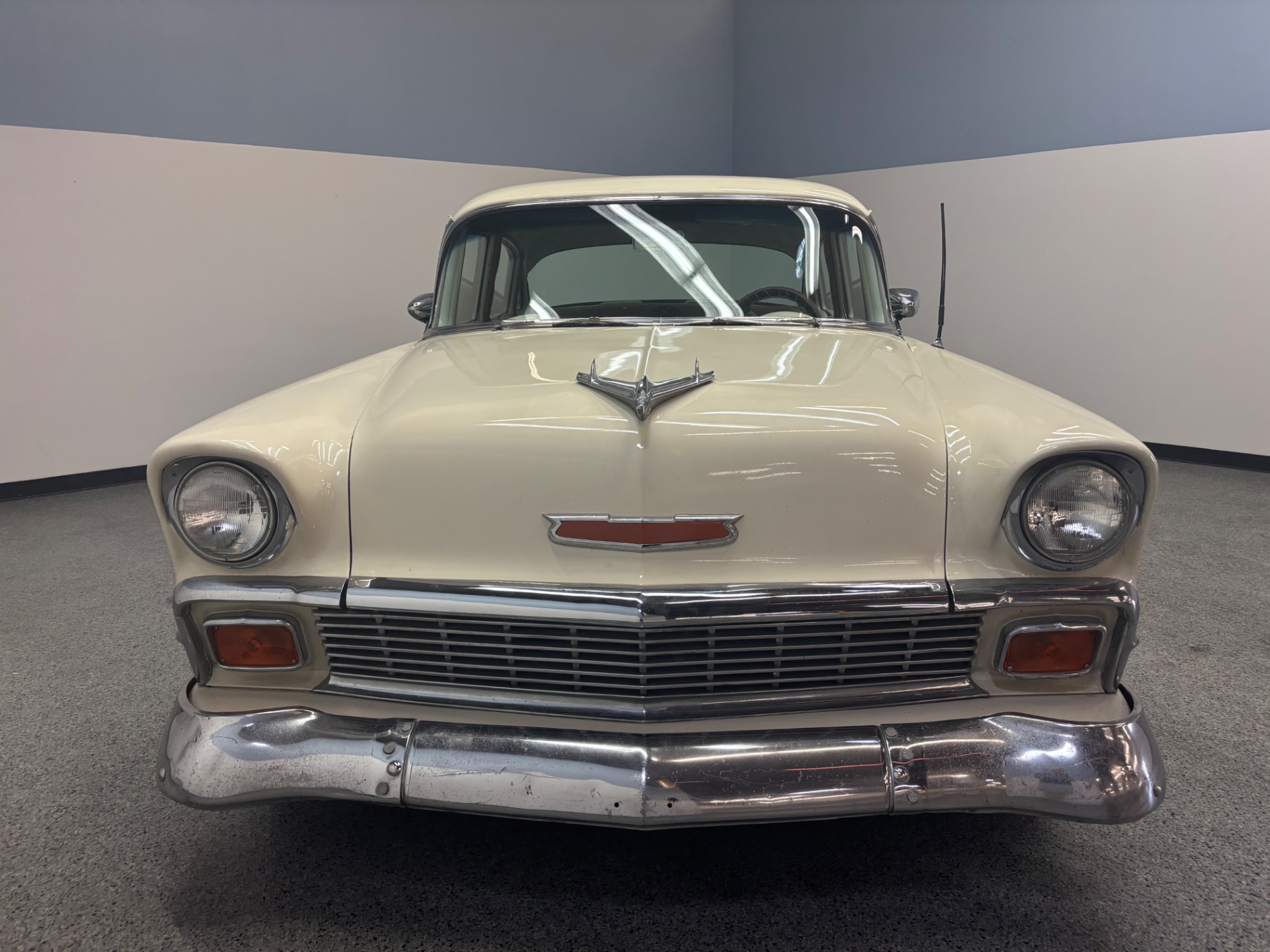 Vehicle photo 2