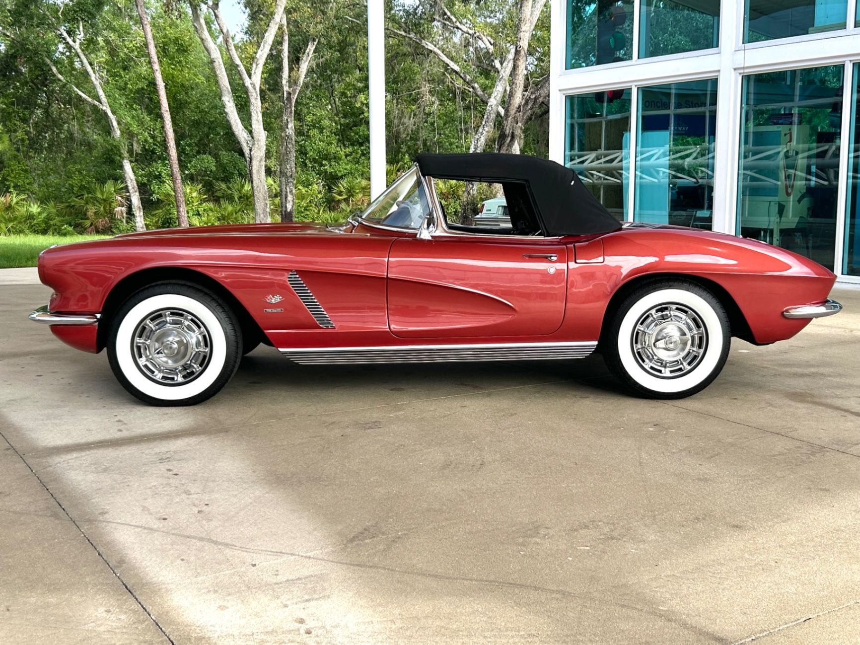 Vehicle photo 21