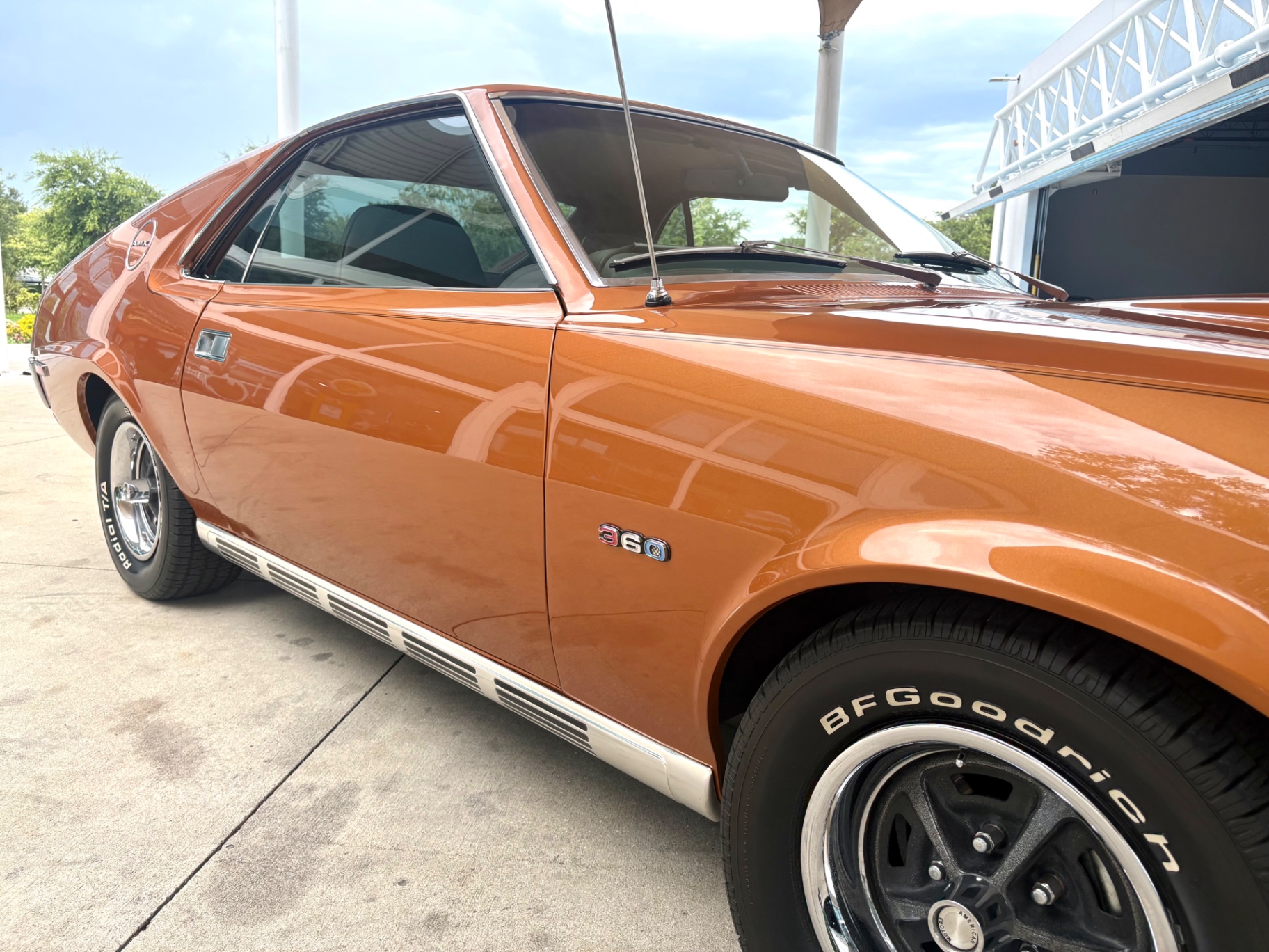 Vehicle photo 18