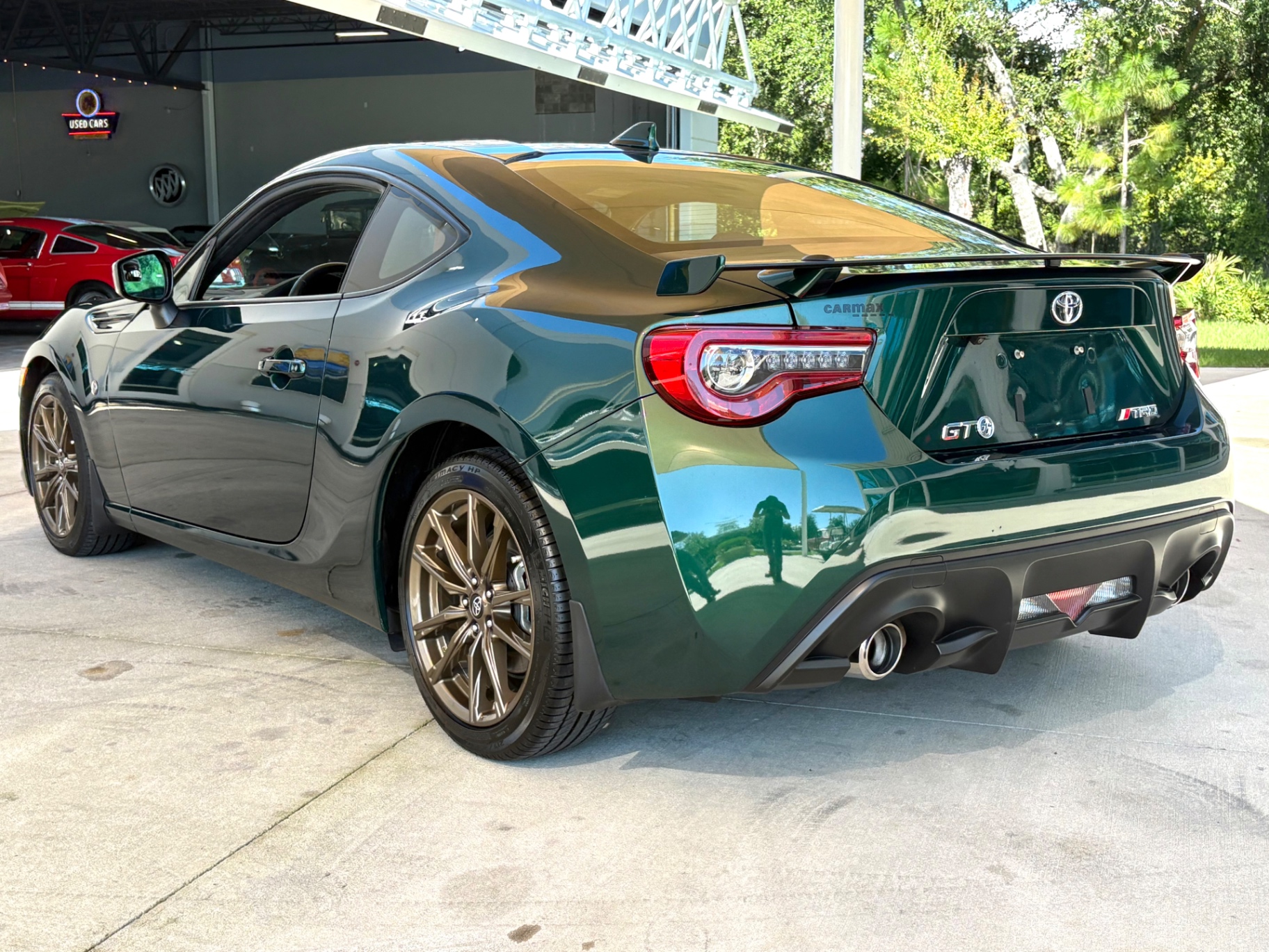 Vehicle photo 8