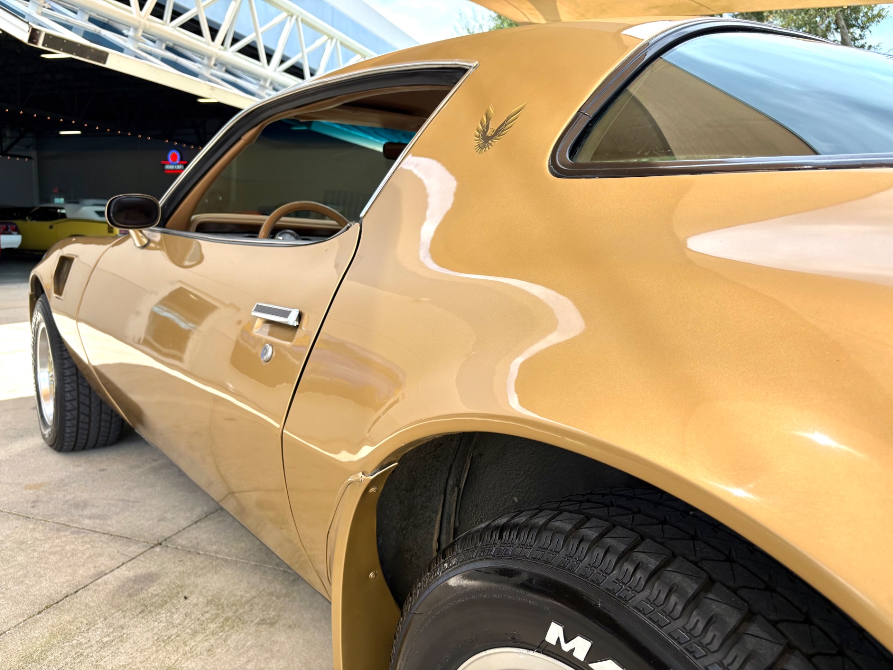 Vehicle photo 13