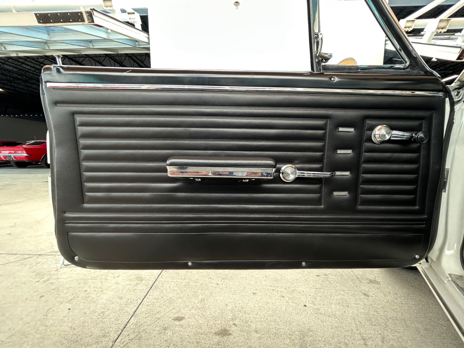 Vehicle photo 38