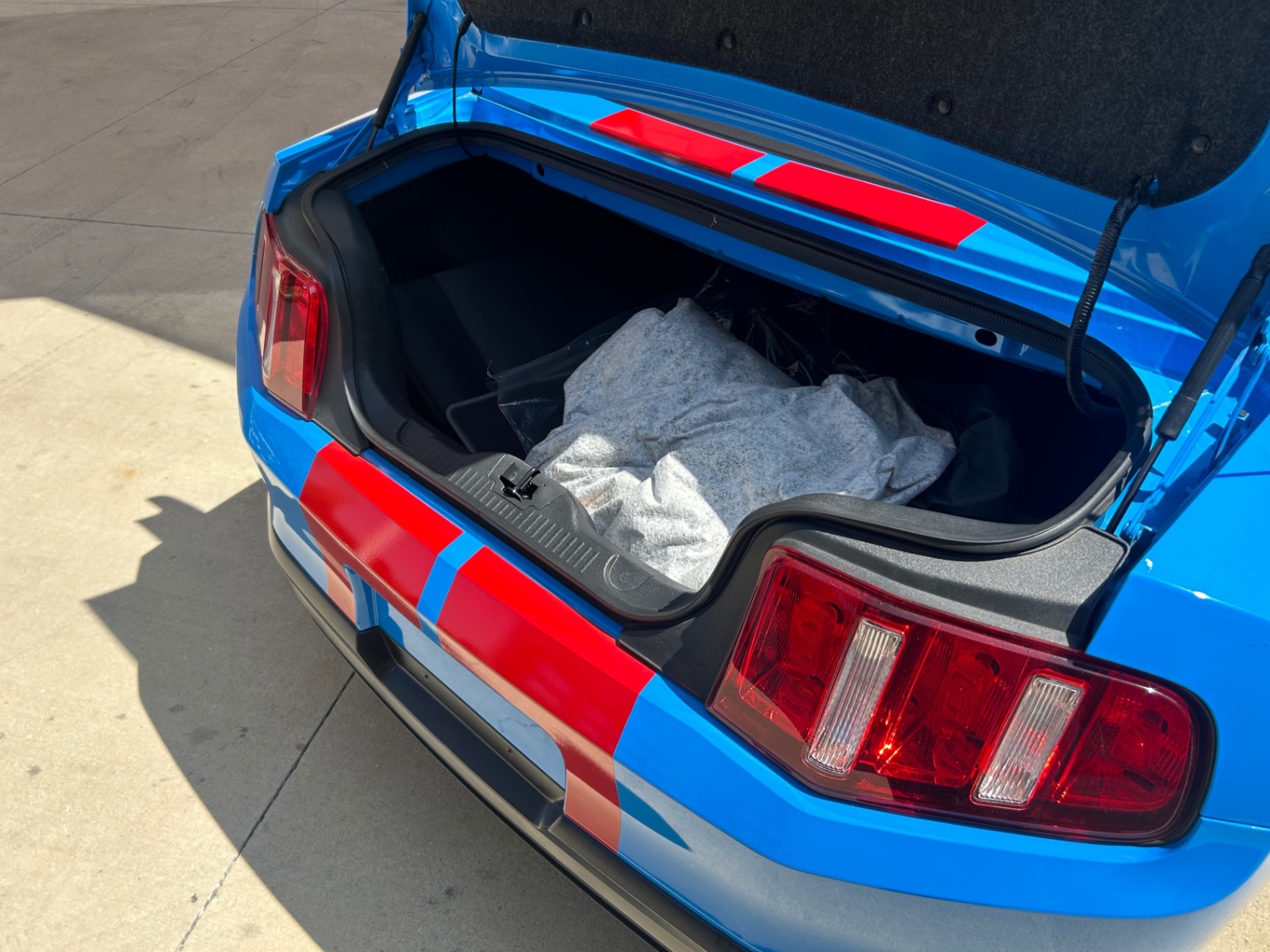Vehicle photo 8