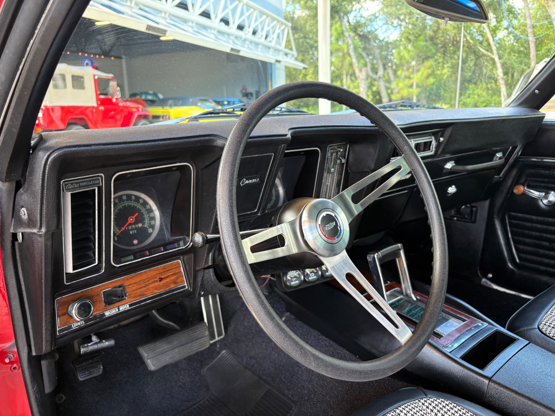 Vehicle photo 35