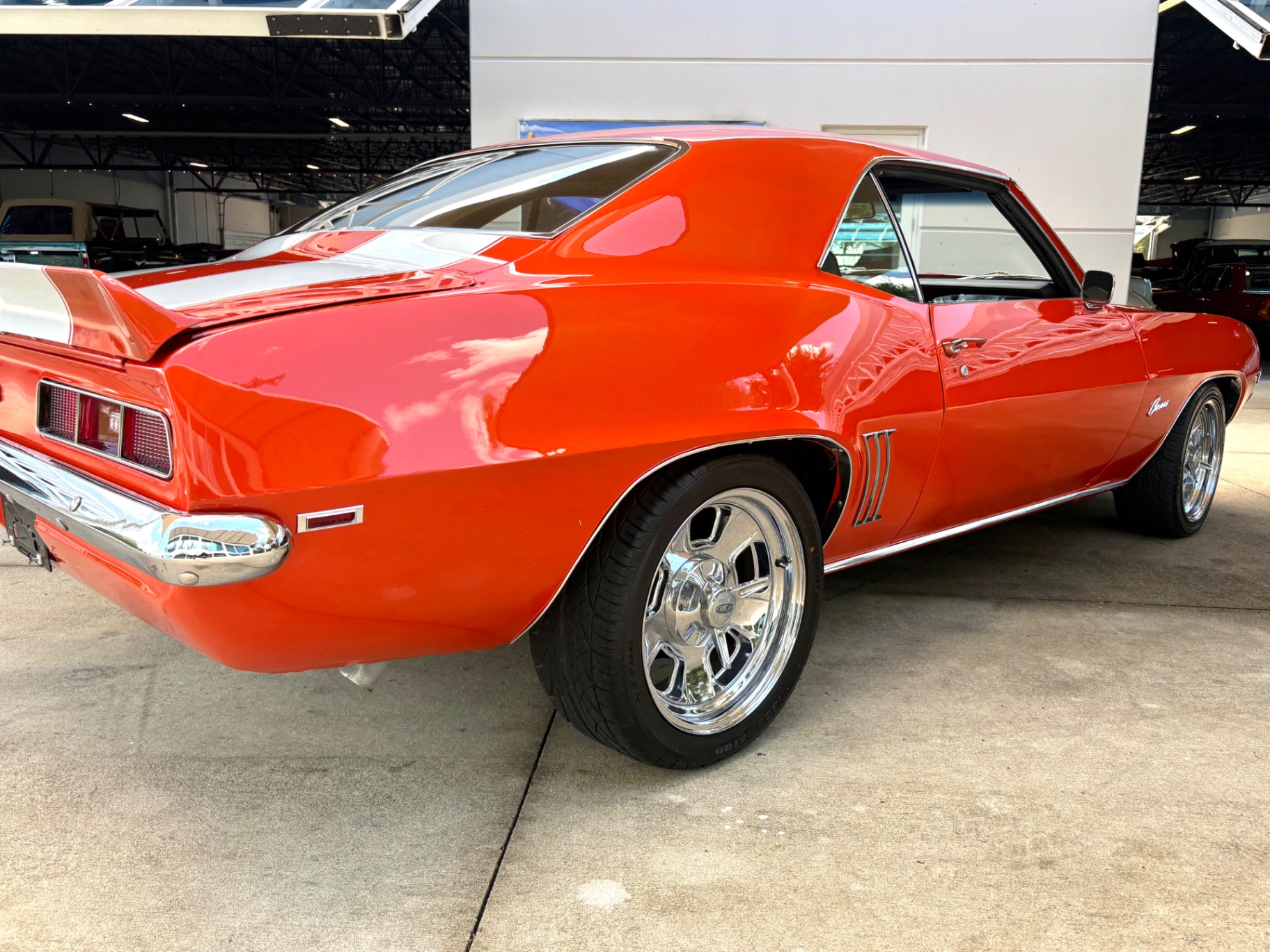 Vehicle photo 16