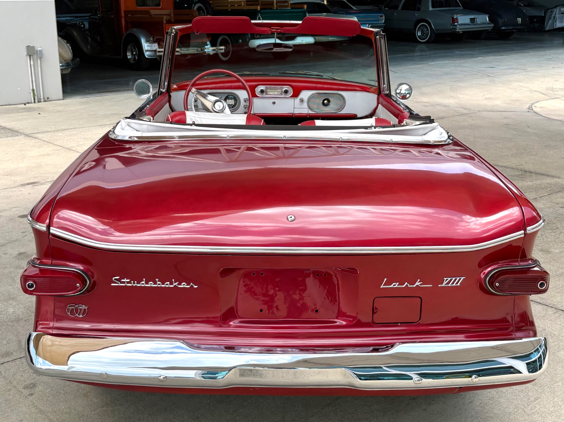 Vehicle photo 8