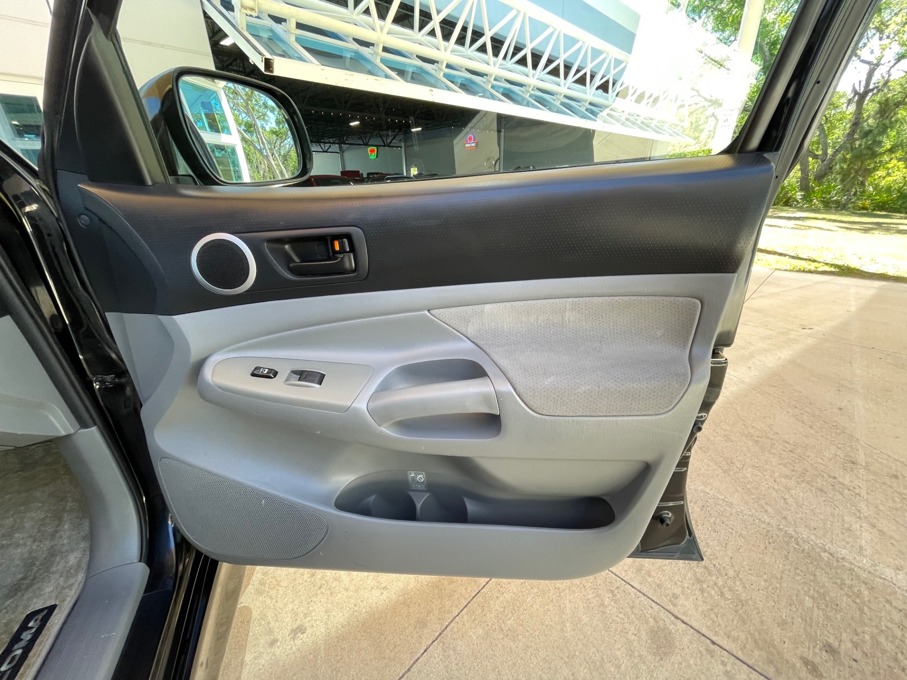 Vehicle photo 34