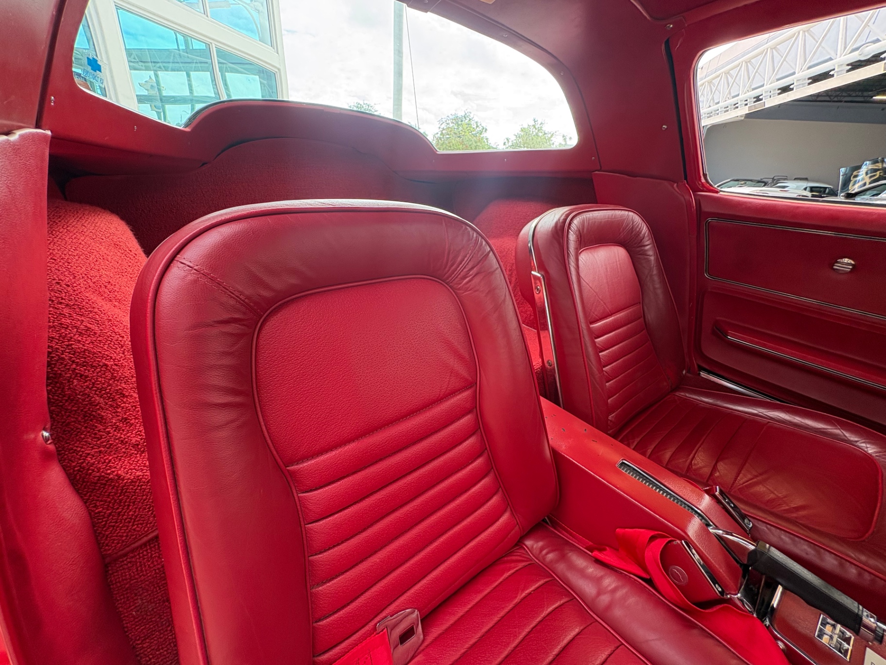 Vehicle photo 43
