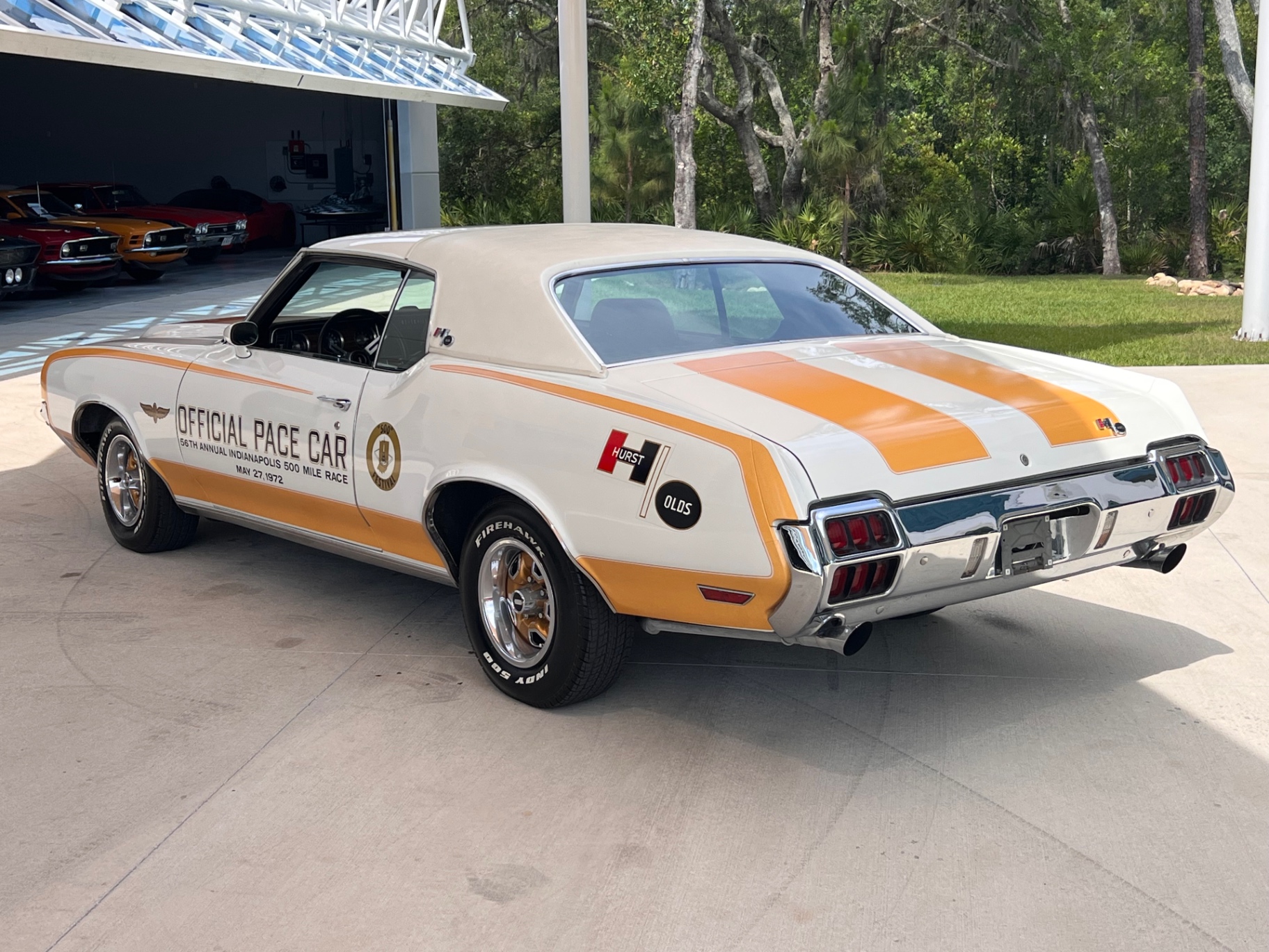 Vehicle photo 6