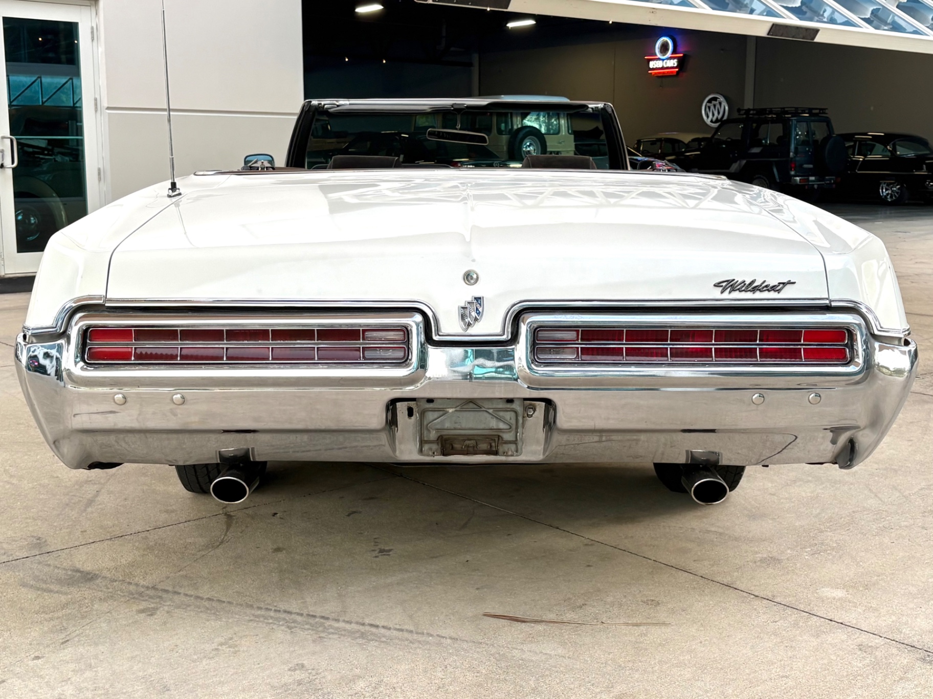 Vehicle photo 7