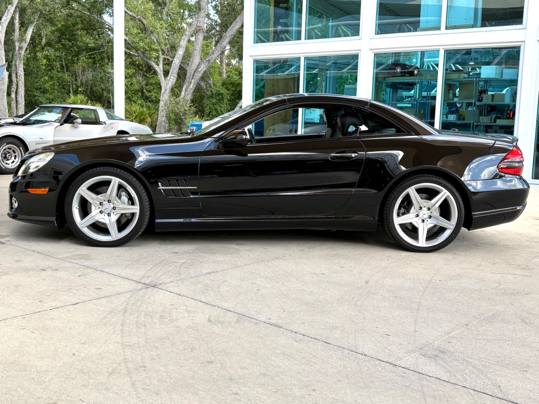 Vehicle photo 24