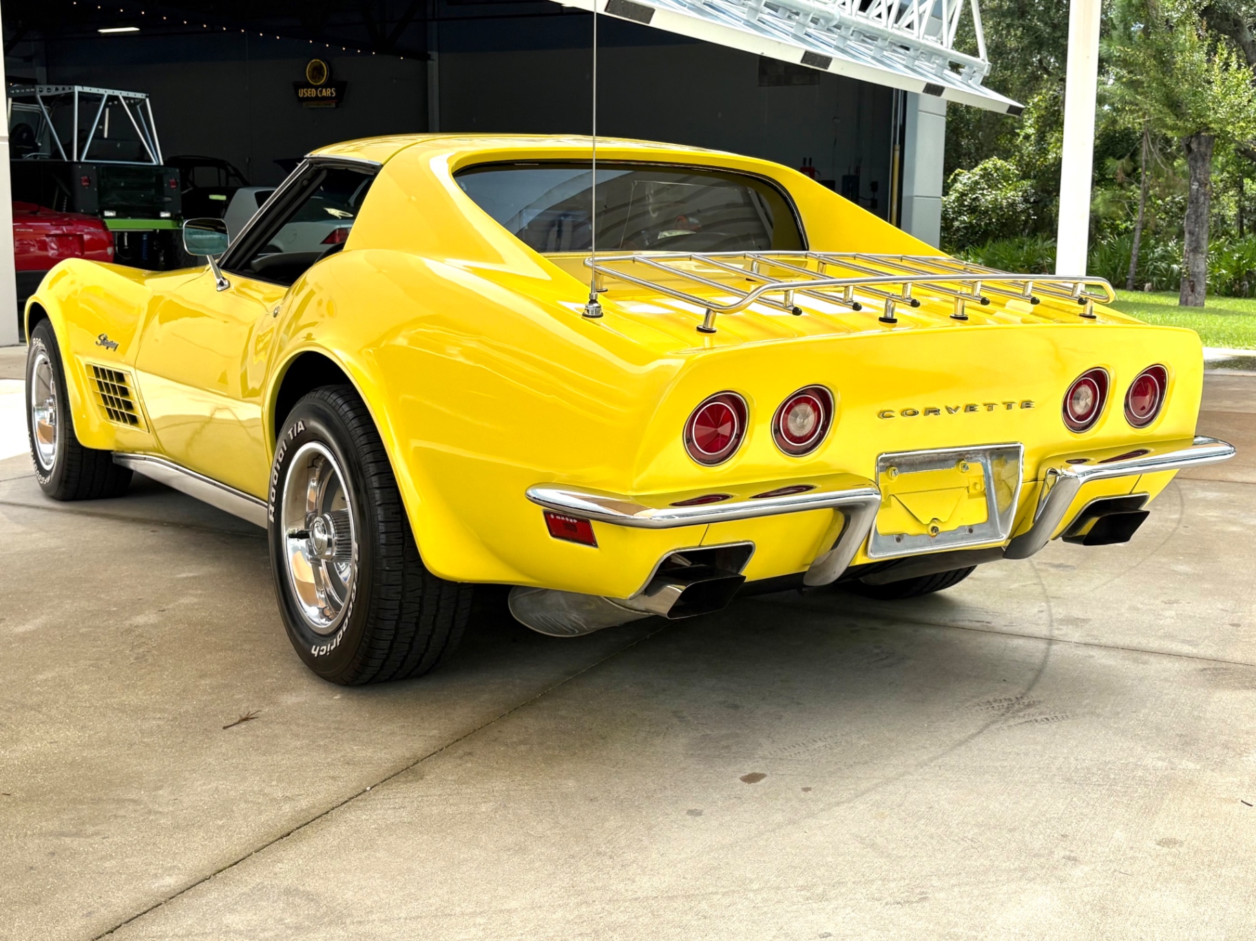 Vehicle photo 9