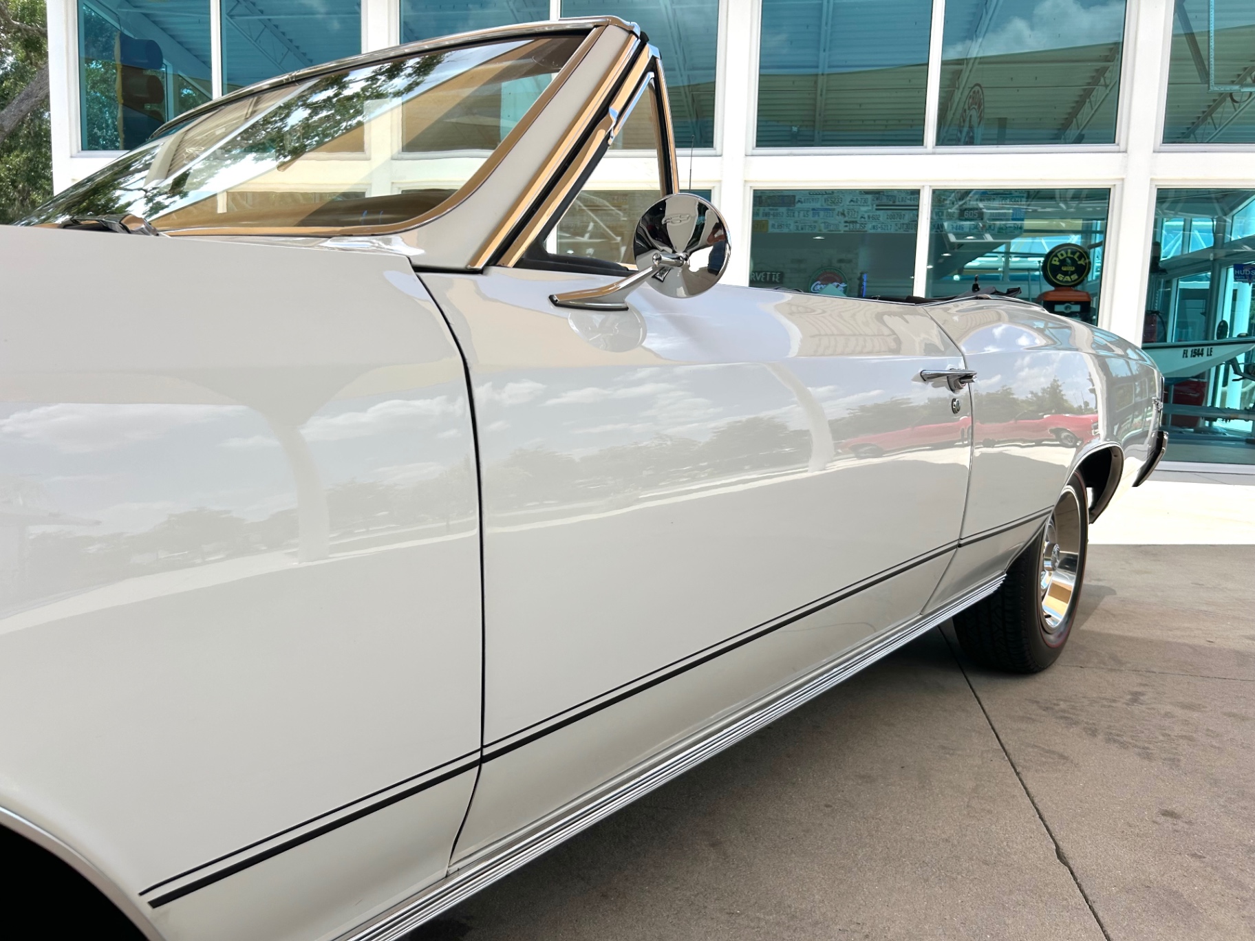 Vehicle photo 14