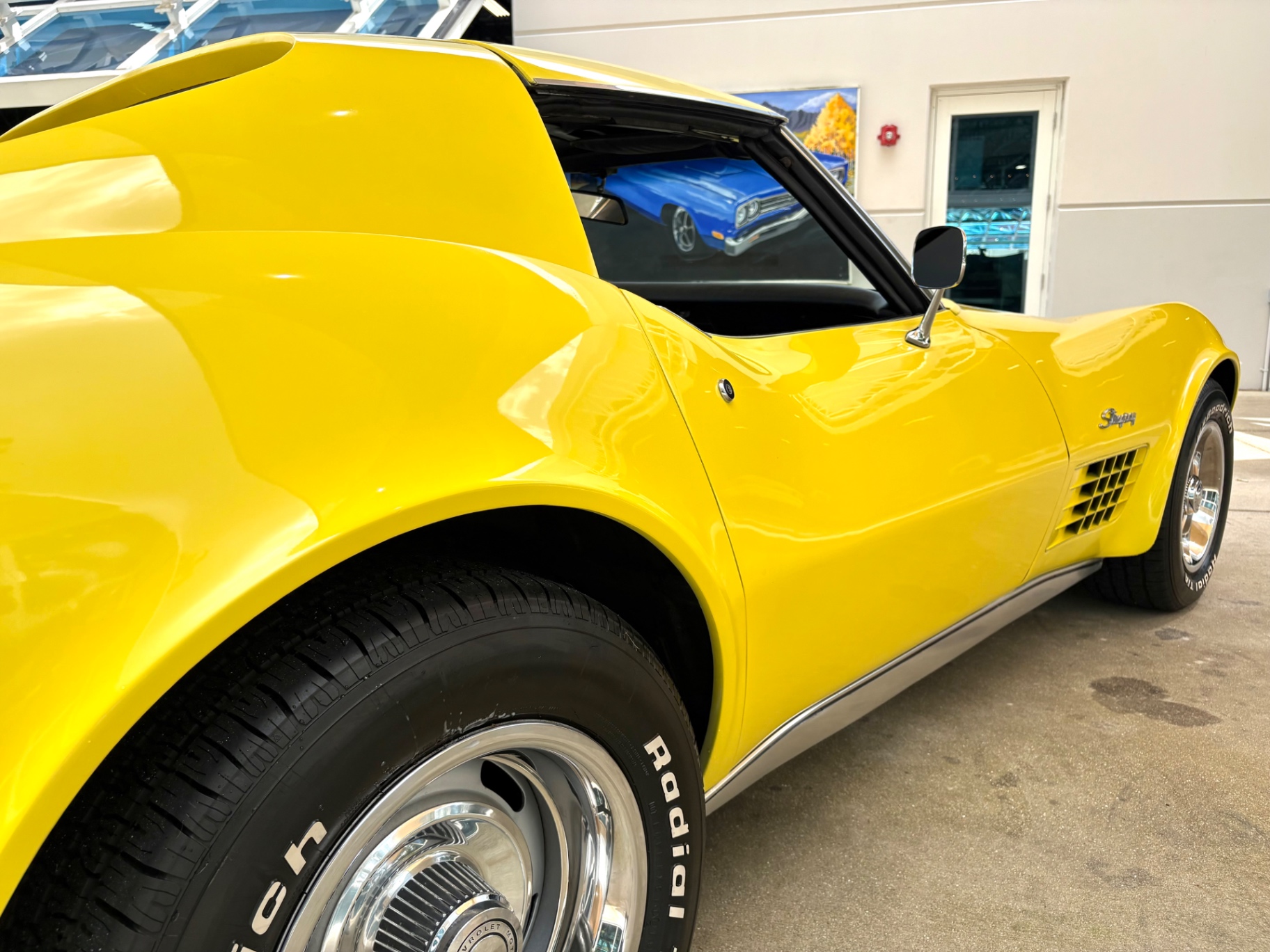 Vehicle photo 17