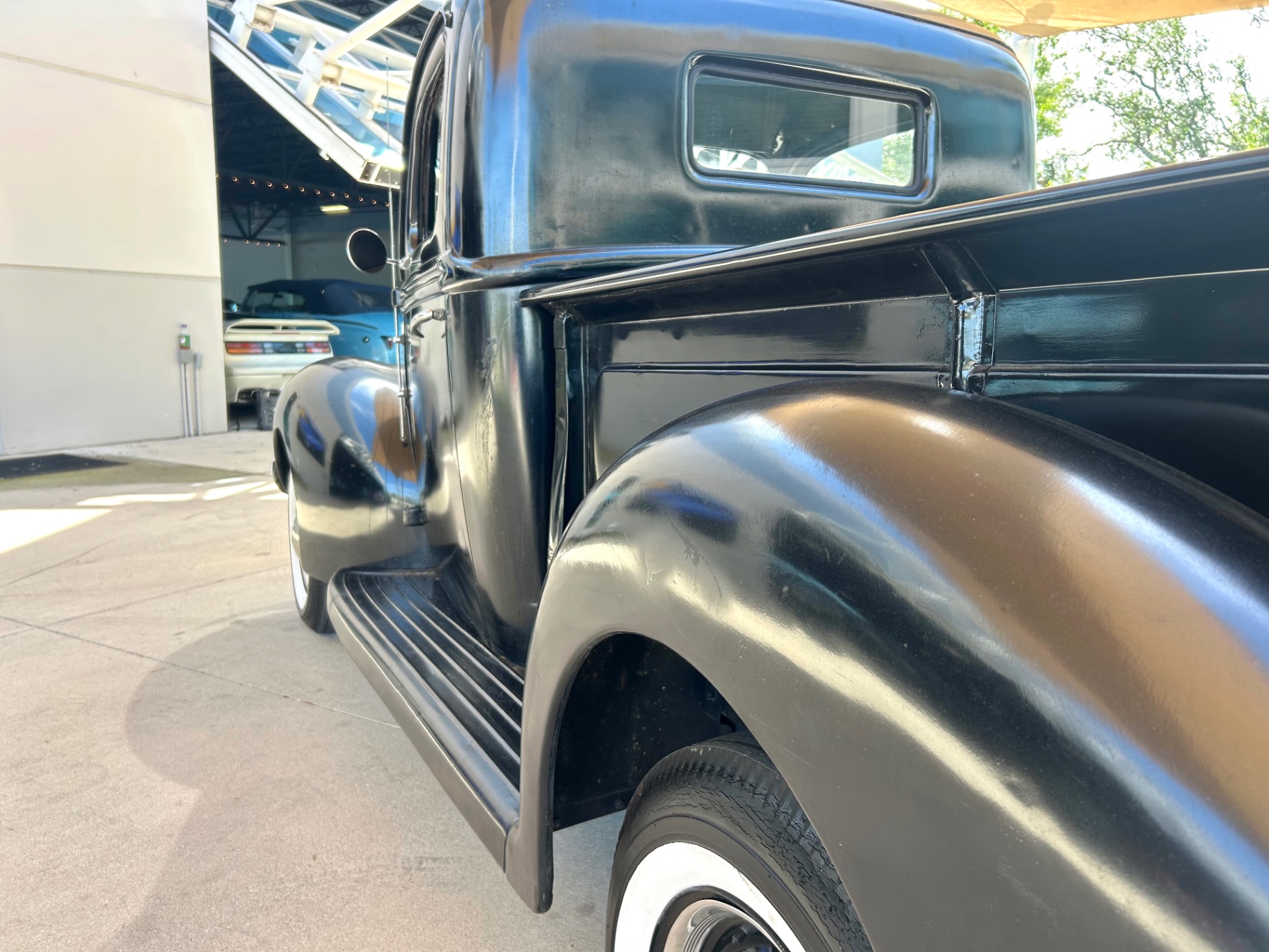 Vehicle photo 13