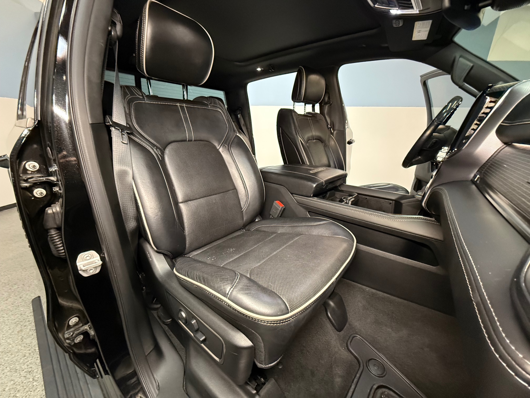 Vehicle photo 50