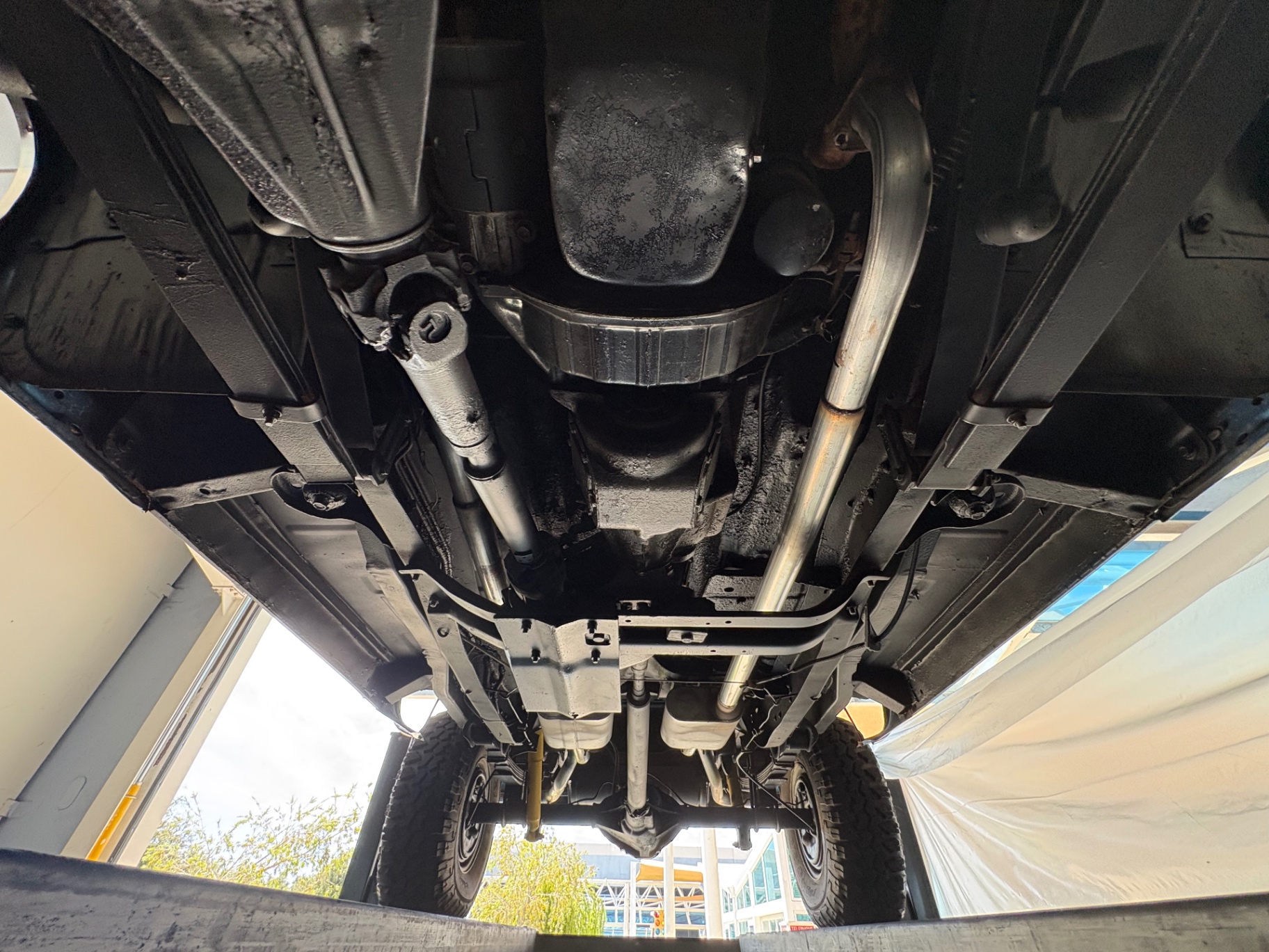 Vehicle photo 52