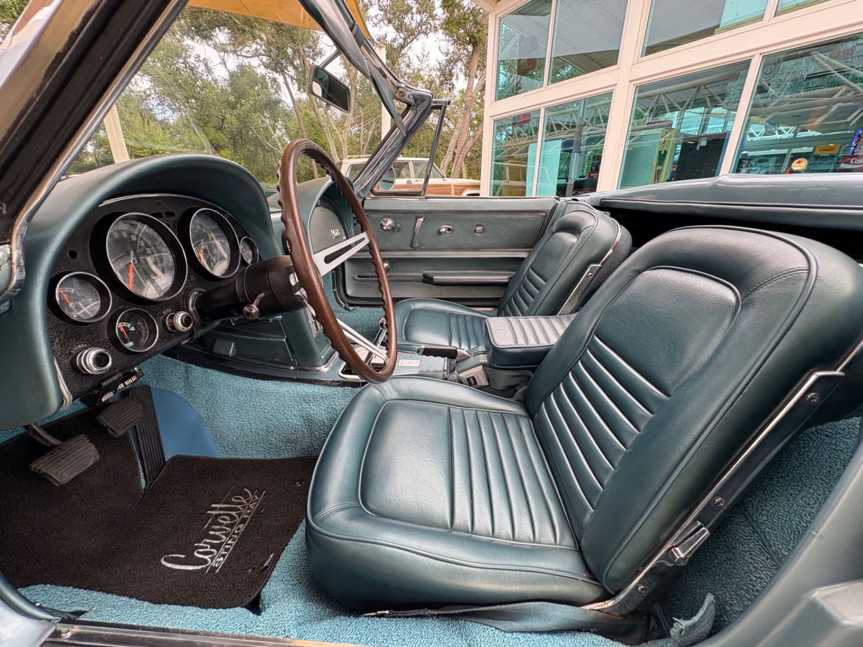 Vehicle photo 40