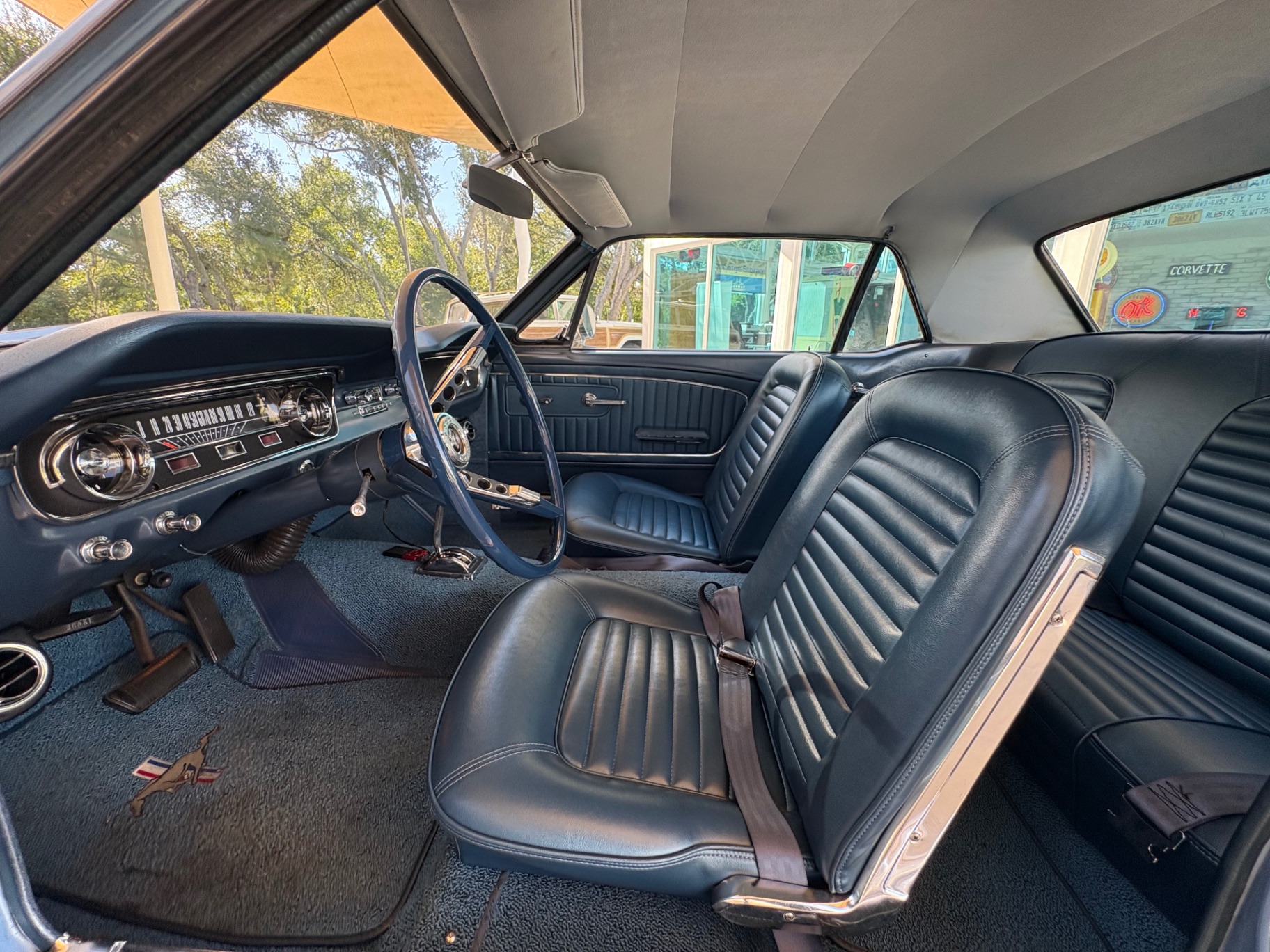 Vehicle photo 36