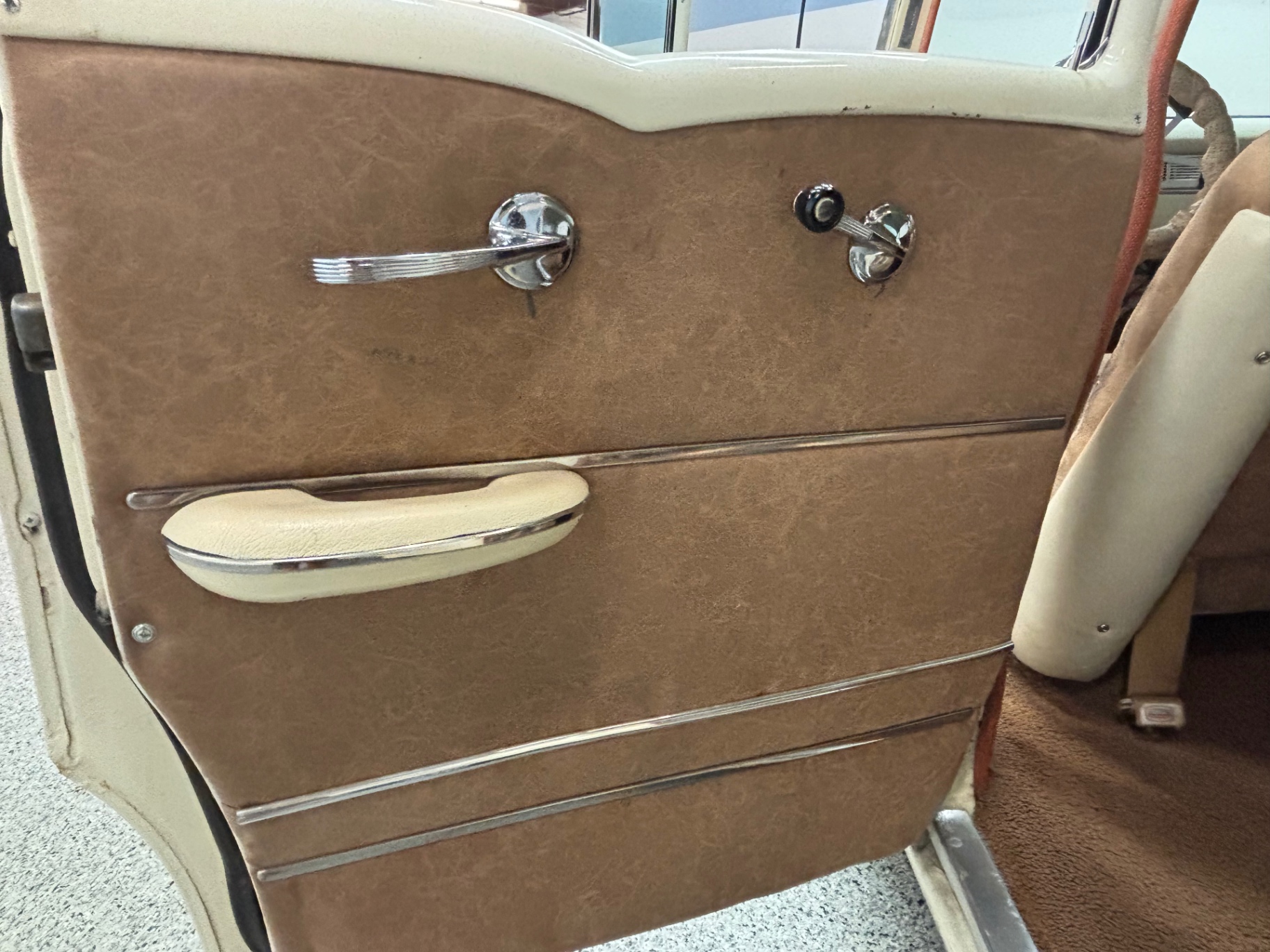 Vehicle photo 26