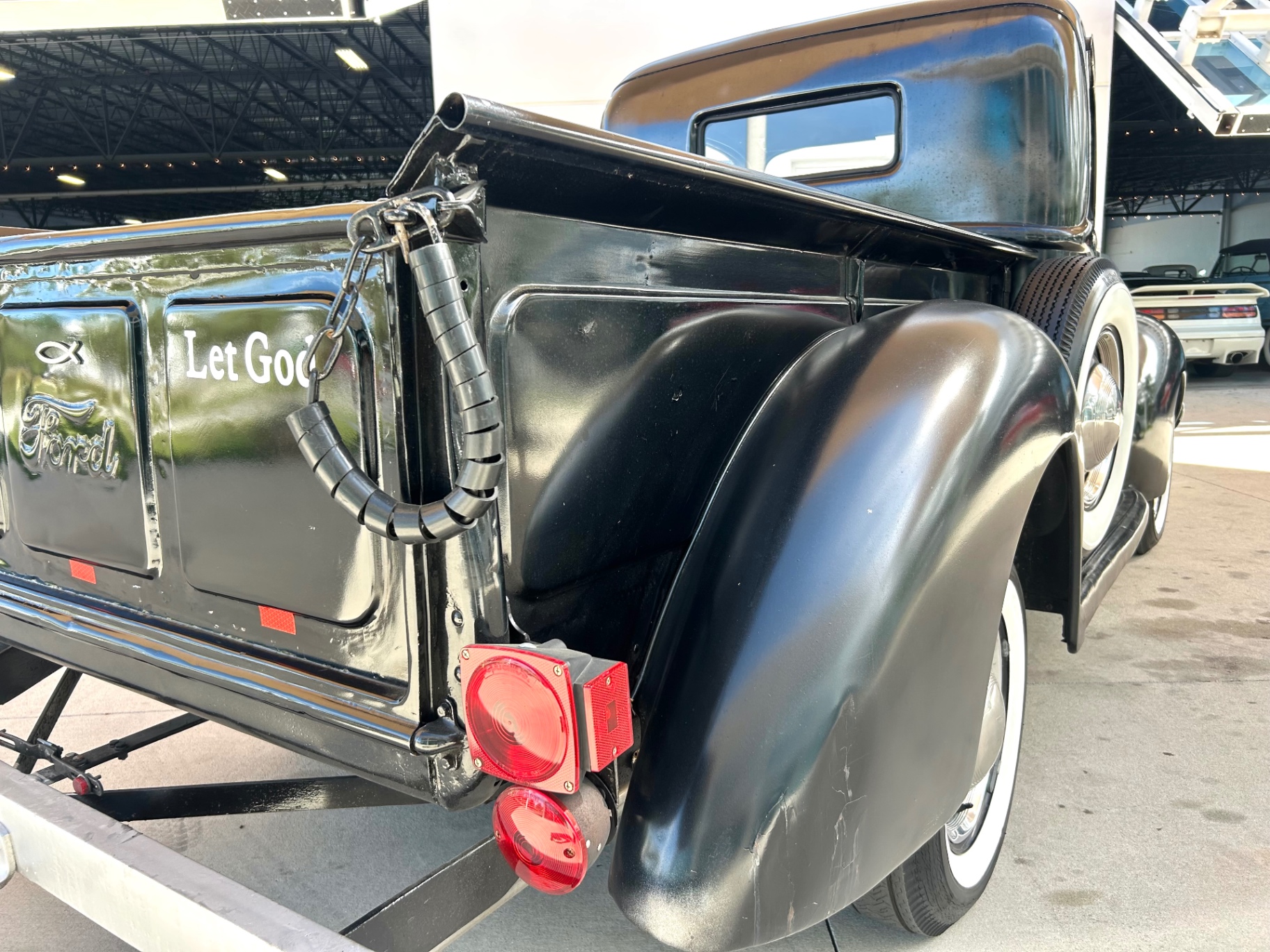 Vehicle photo 15