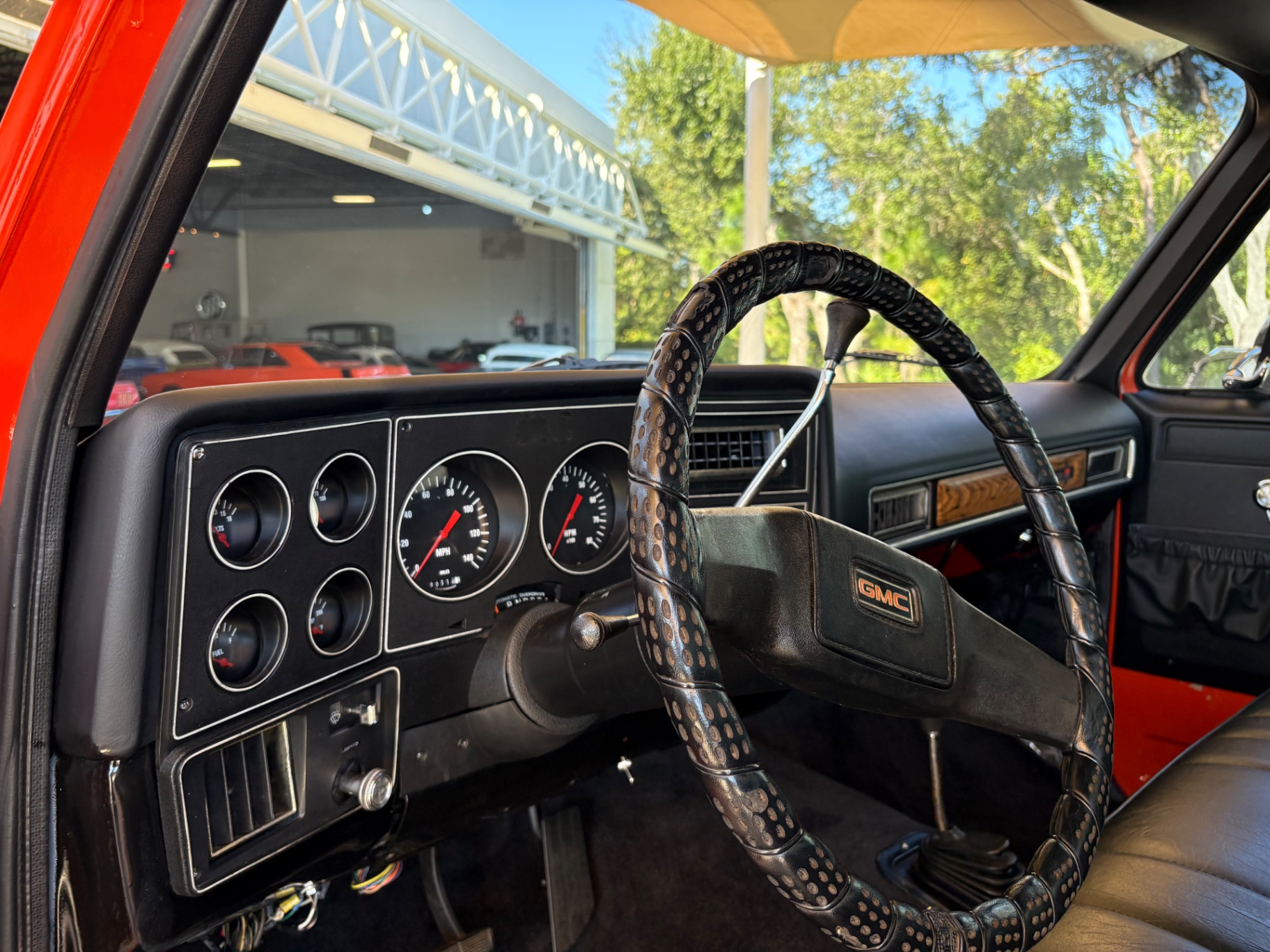 Vehicle photo 37