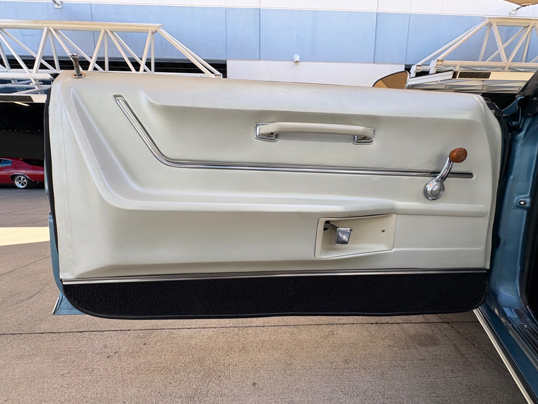 Vehicle photo 37
