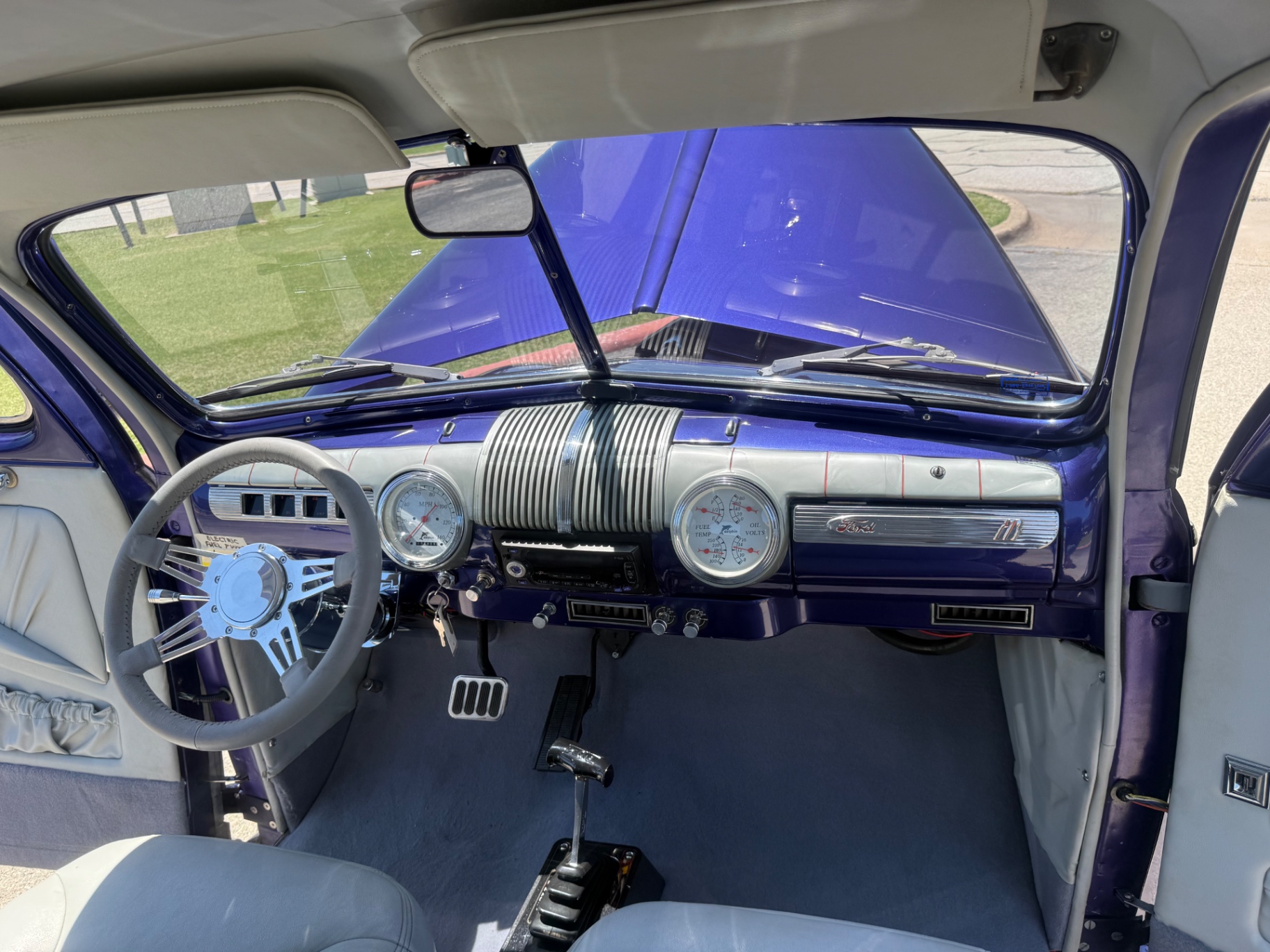 Vehicle photo 28