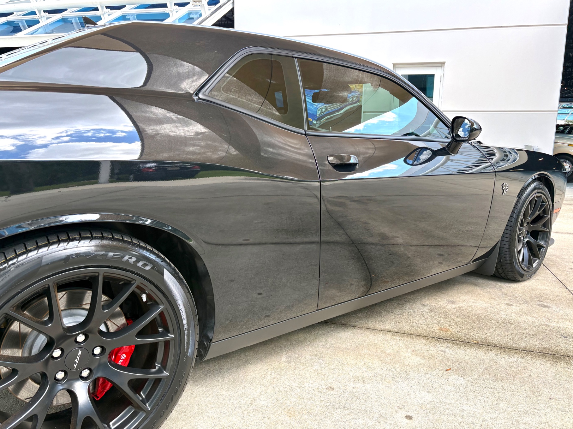 Vehicle photo 17