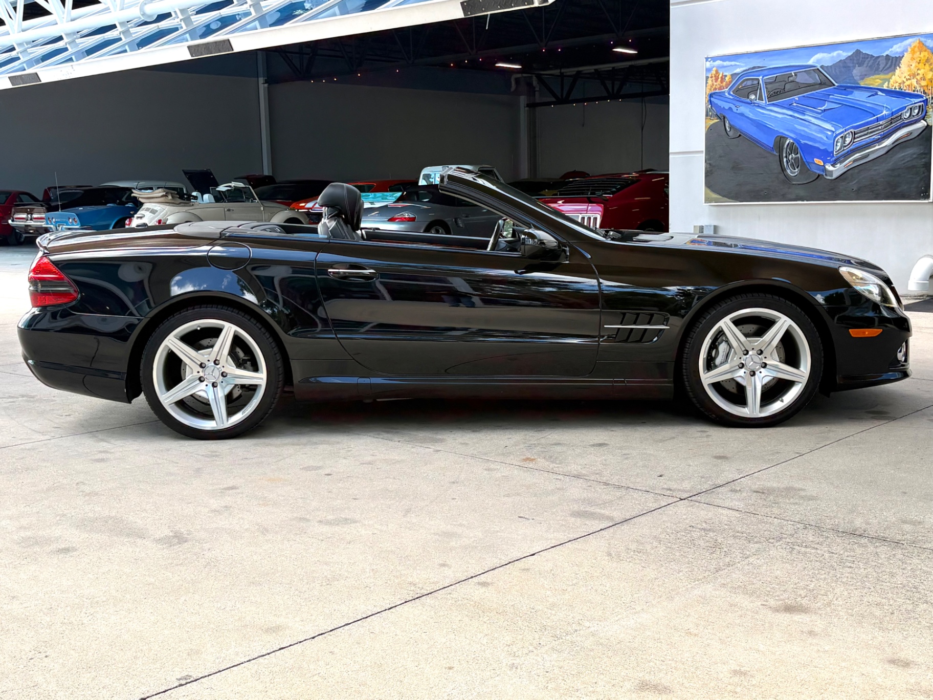 Vehicle photo 5