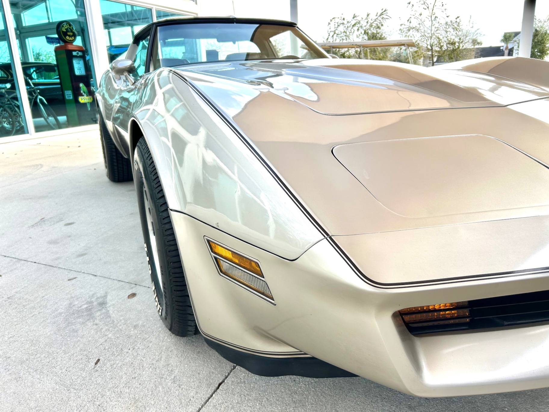 Vehicle photo 19