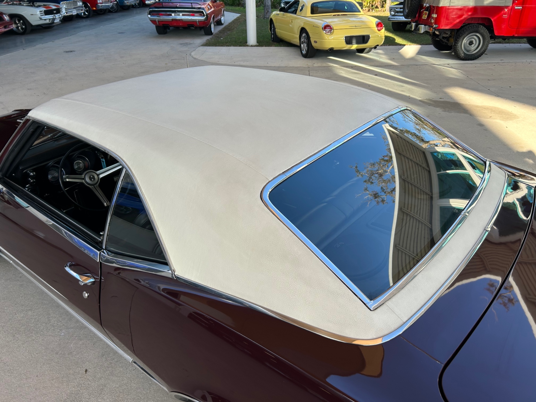 Vehicle photo 21