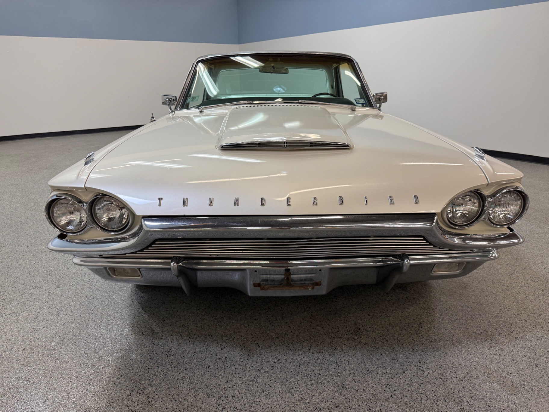 Vehicle photo 2