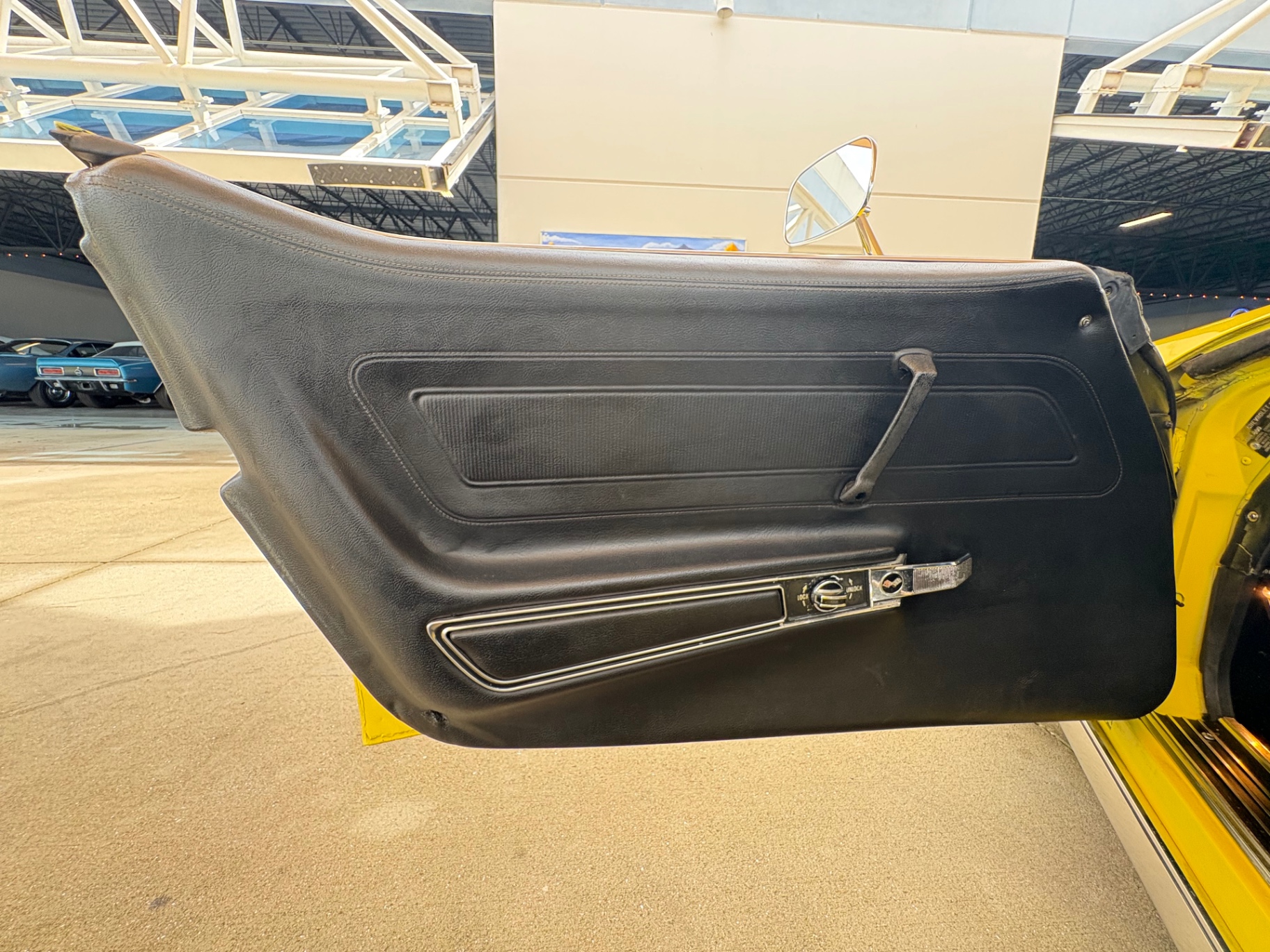 Vehicle photo 30