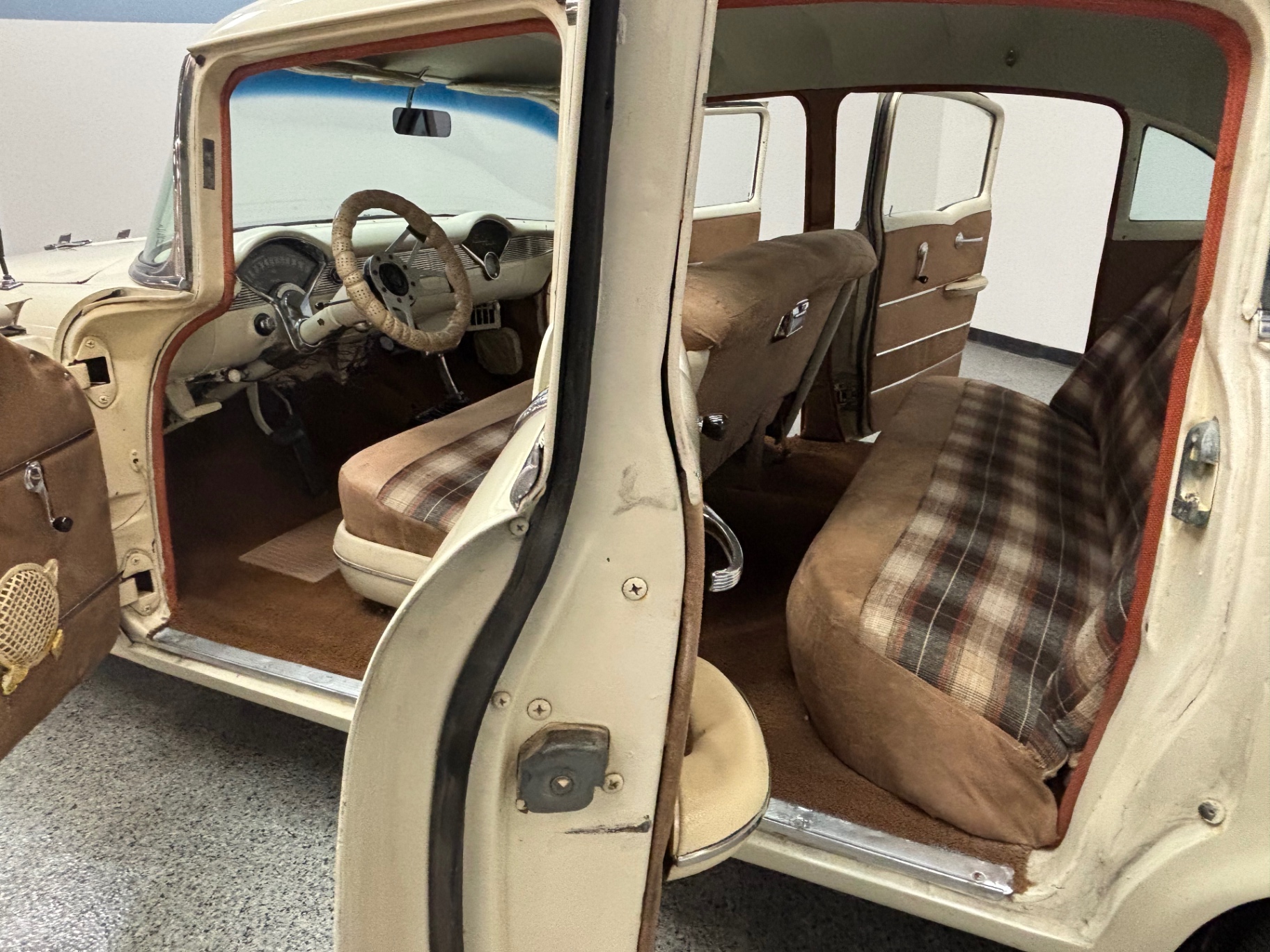 Vehicle photo 36